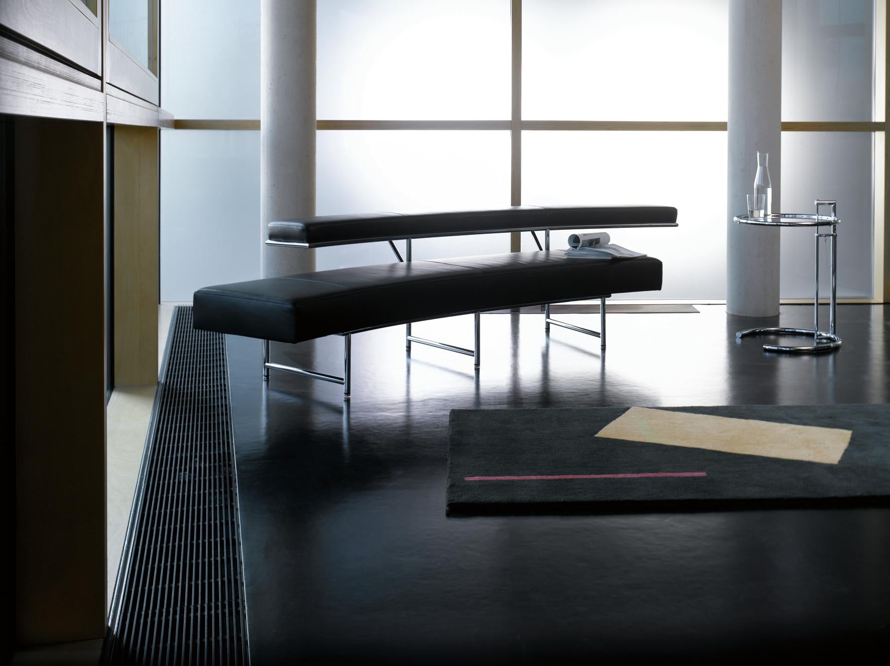 https://a.1stdibscdn.com/classicon-monte-carlo-sofa-in-leather-chrome-by-eileen-gray-for-sale-picture-9/12330573/f_138515811551436714779/Popinger_MonteCarlo_E1027_TeppichBonaparte_1__master.jpg