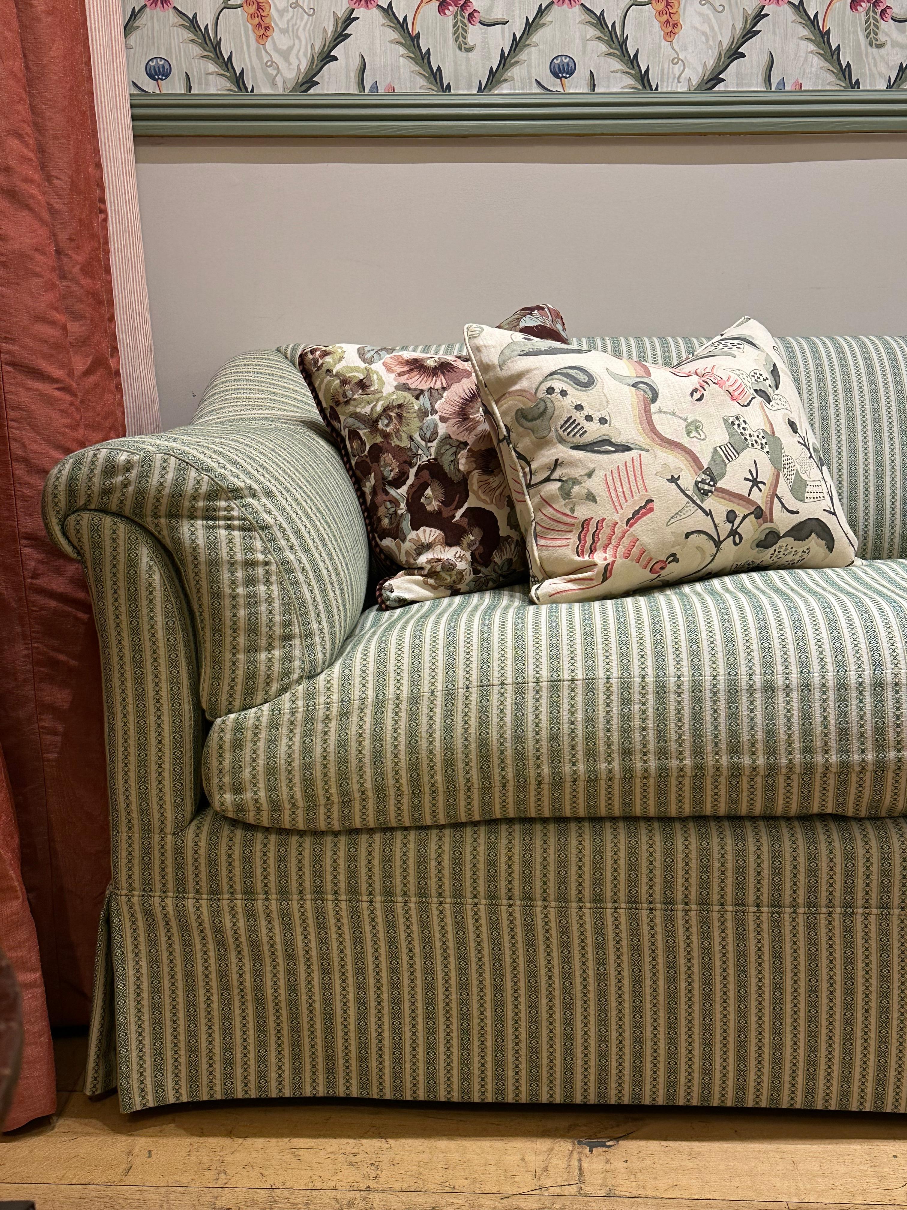 https://a.1stdibscdn.com/portarlington-sofa-in-the-style-of-howard-sons-upholstered-in-susan-deliss-for-sale-picture-6/f_107472/f_479543421765475165095/Portalington_Sofa_05_master.jpg