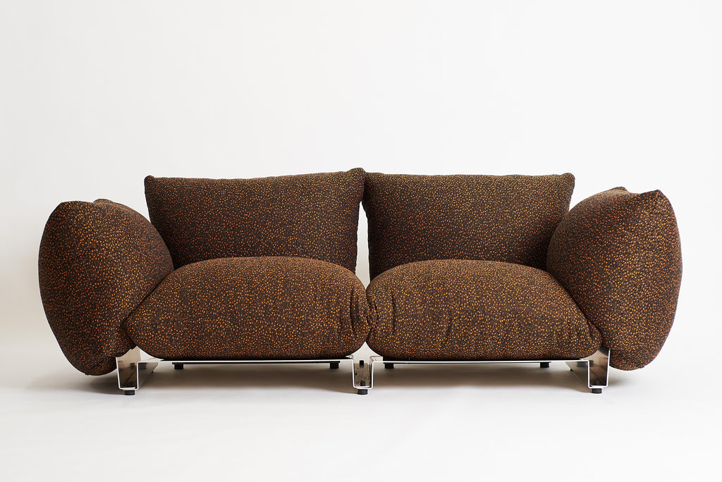 https://a.1stdibscdn.com/the-pillow-sofa-double-seat-modular-upholstered-sofa-with-aluminum-frame-for-sale-picture-2/f_28533/f_397572121715904375485/Pro_Capture_One_0009_master.jpg