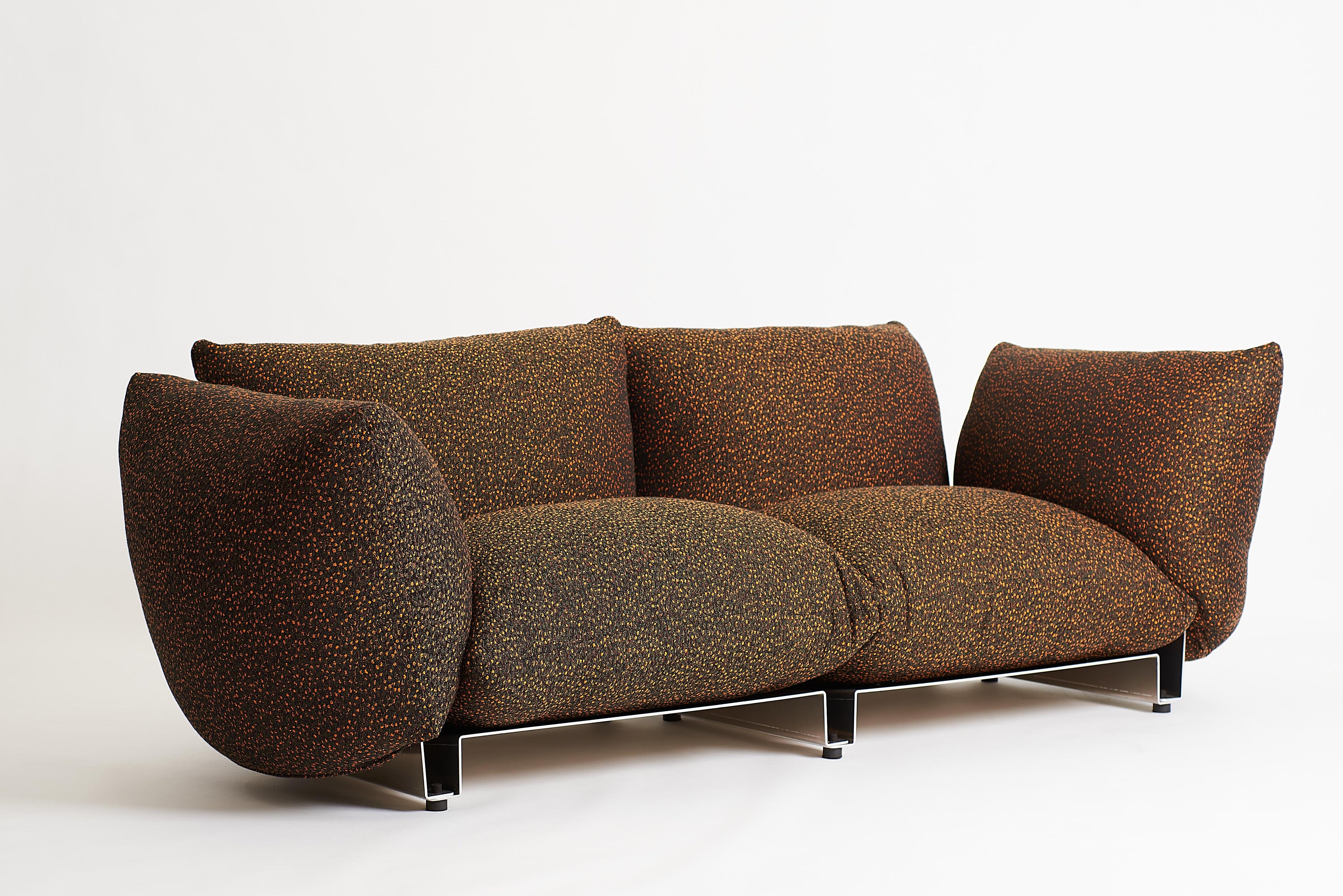 https://a.1stdibscdn.com/the-pillow-sofa-double-seat-modular-upholstered-sofa-with-aluminum-frame-for-sale-picture-4/f_28533/f_397572121715904647505/Pro_Capture_One_0010_master.jpg