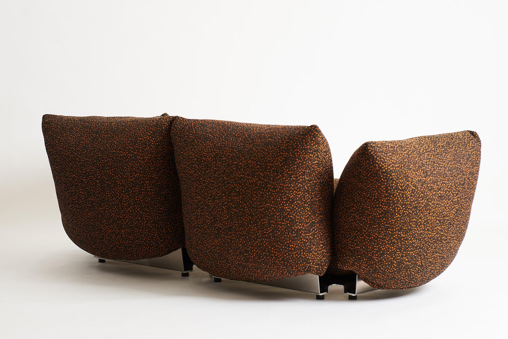 https://a.1stdibscdn.com/the-pillow-sofa-double-seat-modular-upholstered-sofa-with-aluminum-frame-for-sale-picture-6/f_28533/f_397572121715904374258/Pro_Capture_One_0014_master.jpg
