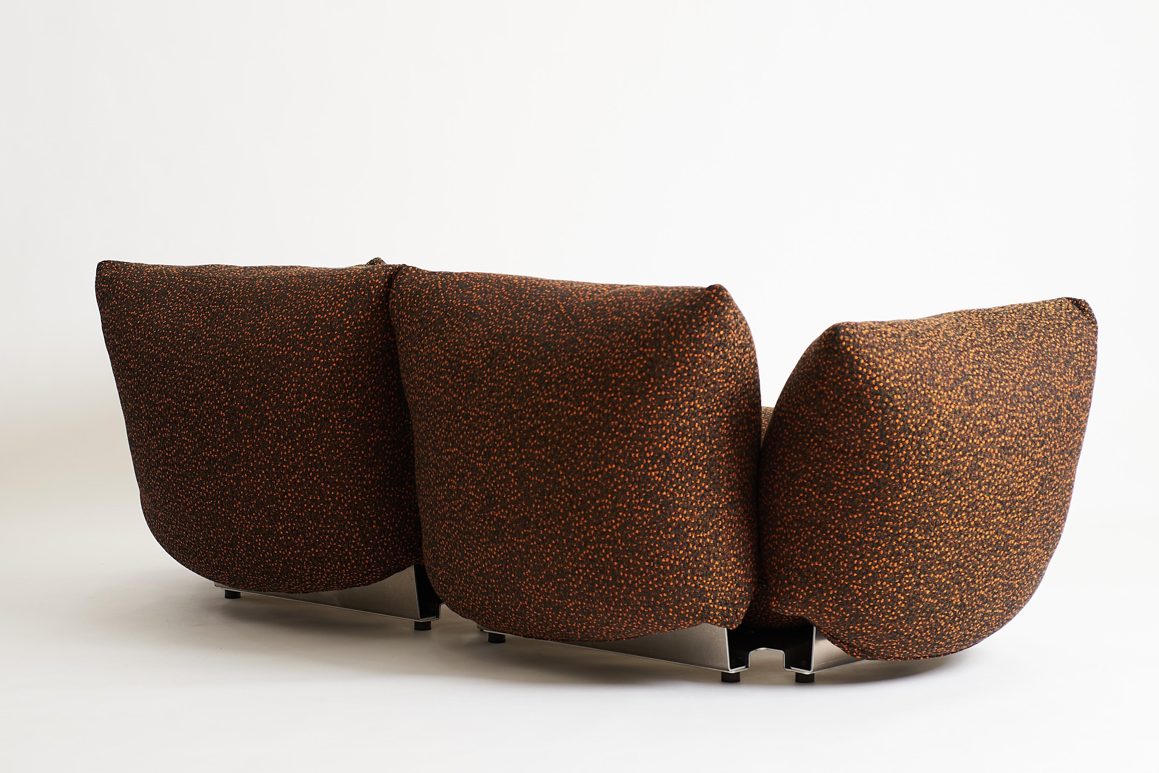 https://a.1stdibscdn.com/the-pillow-sofa-double-seat-modular-upholstered-sofa-with-aluminum-frame-for-sale-picture-6/f_28533/f_397572121715904374258/Pro_Capture_One_0014_master.jpg