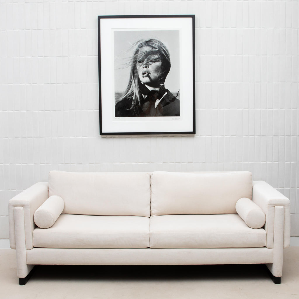 https://a.1stdibscdn.com/modern-cream-velvet-sofa-by-mogul-for-sale-picture-3/f_98622/f_426297921733532520747/Product_2_001_master.jpg