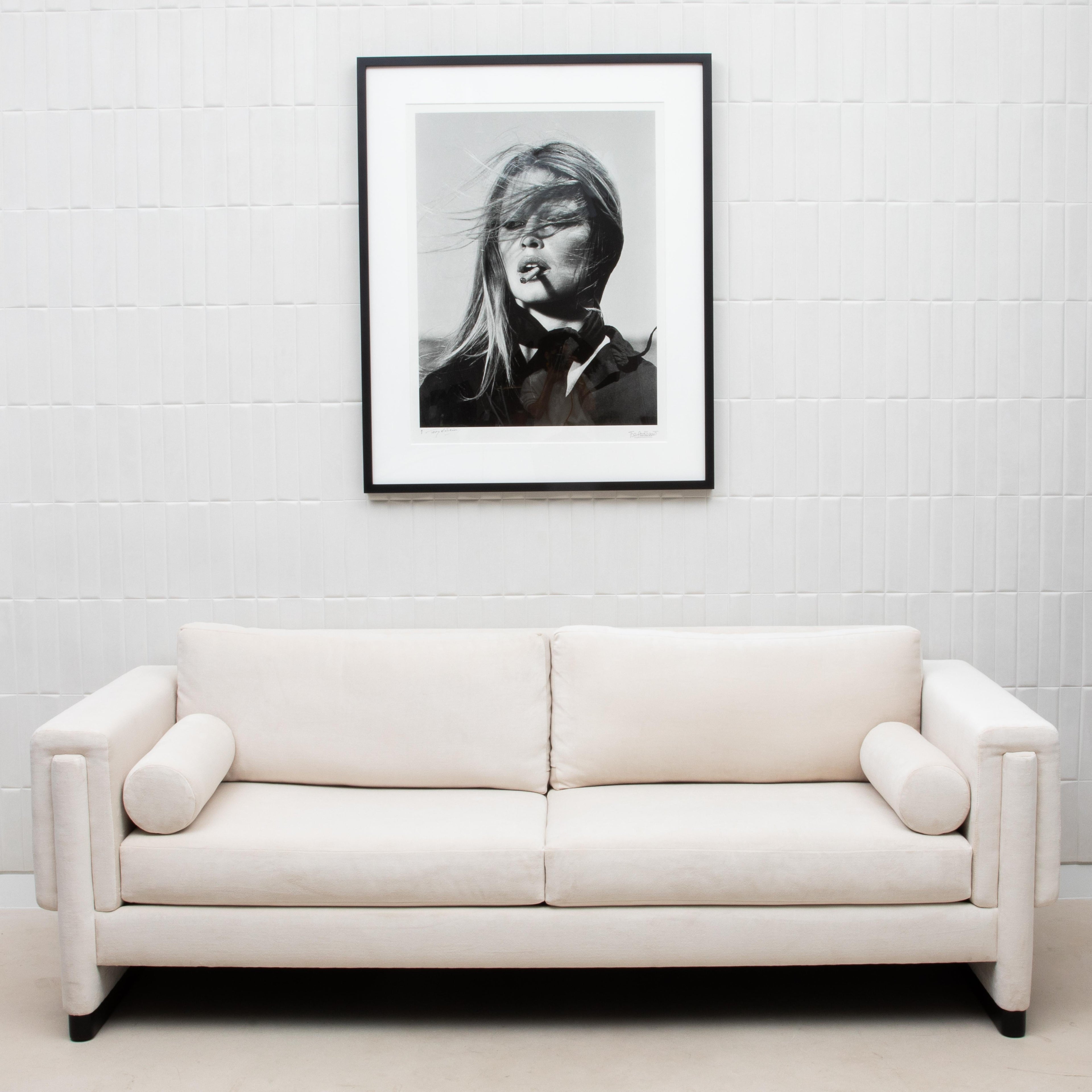 https://a.1stdibscdn.com/modern-cream-velvet-sofa-by-mogul-for-sale-picture-3/f_98622/f_426297921733532520747/Product_2_001_master.jpg