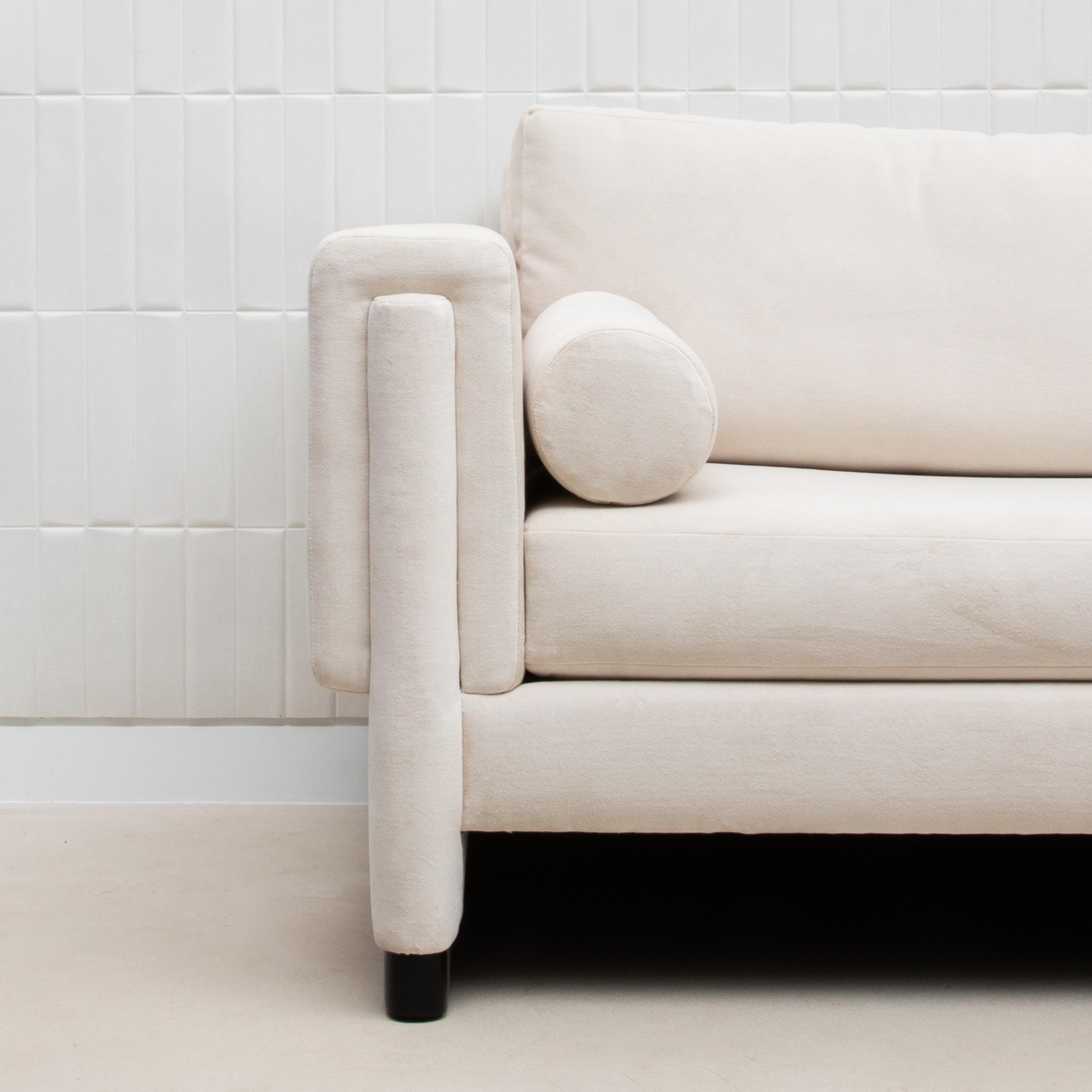 https://a.1stdibscdn.com/modern-cream-velvet-sofa-by-mogul-for-sale-picture-2/f_98622/f_426297921733532519936/Product_2_003_master.jpg
