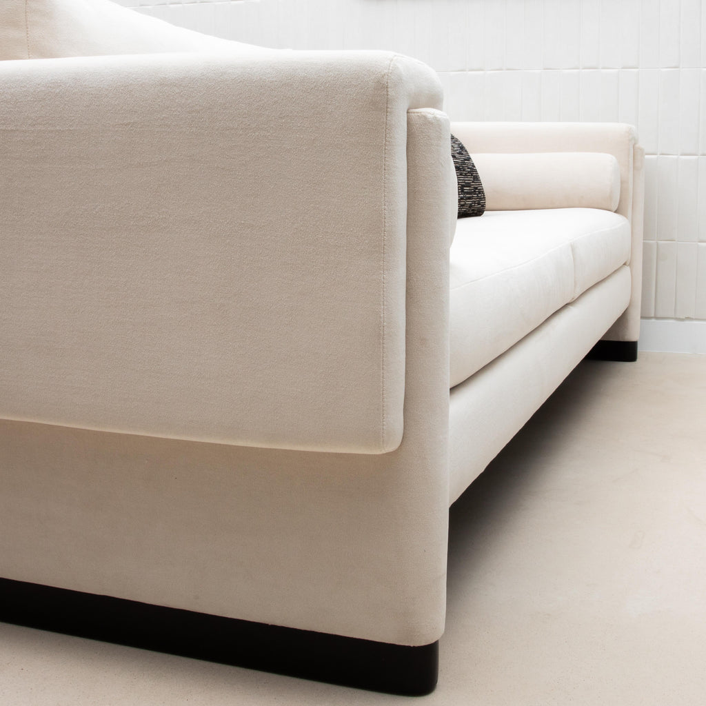 https://a.1stdibscdn.com/modern-cream-velvet-sofa-by-mogul-for-sale-picture-7/f_98622/f_426297921733532520934/Product_2_008_master.jpg