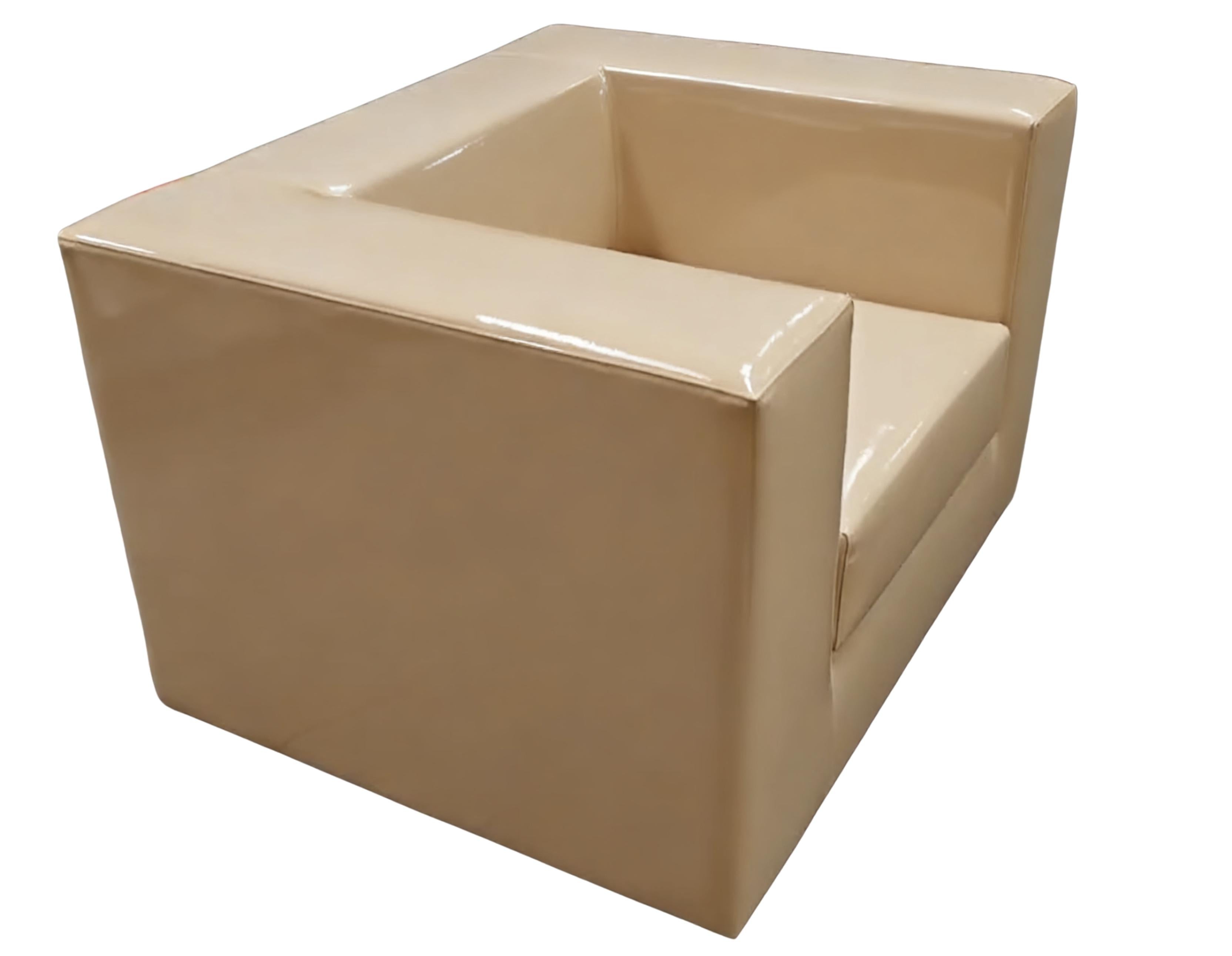 https://a.1stdibscdn.com/riproduzione-artigianale-ispirata-al-divano-throw-away-di-zanotta-for-sale-picture-3/f_87942/f_471151421760957068889/Progetto_senza_titolo_2__master.jpg