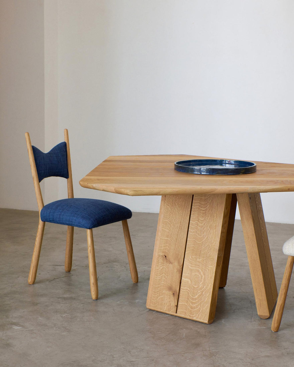 https://a.1stdibscdn.com/pericia-dining-table-for-sale-picture-11/f_62582/f_471985221761380624890/Project_213A_Peri_cia_Dining_Table_oak_master.jpg