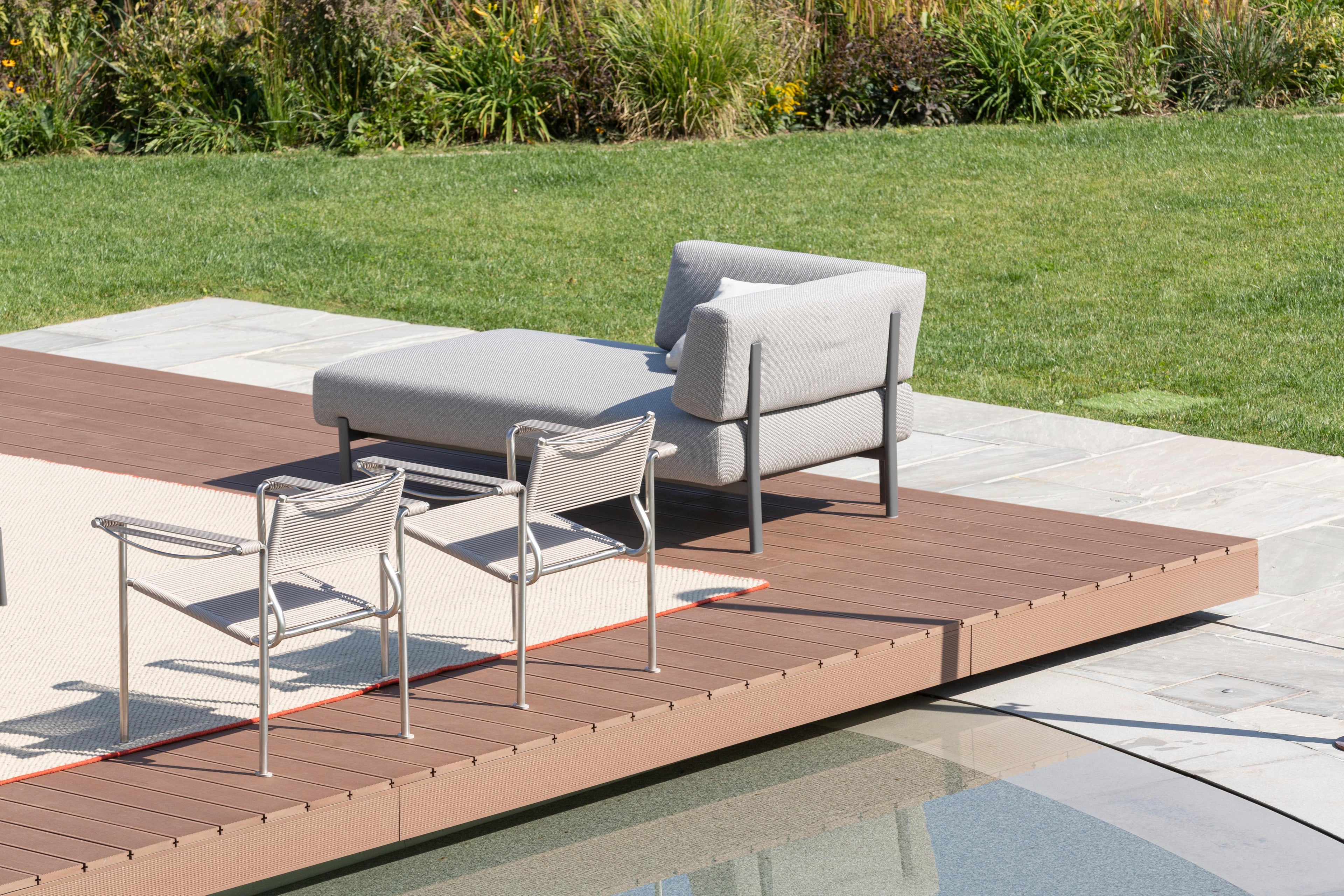 https://a.1stdibscdn.com/alias-t05o-dx-ten-angular-outdoor-sofa-in-white-sand-lacquered-aluminum-frame-for-sale-picture-7/22569652/f_310334821666869644282/_Q7I0415_master.jpg