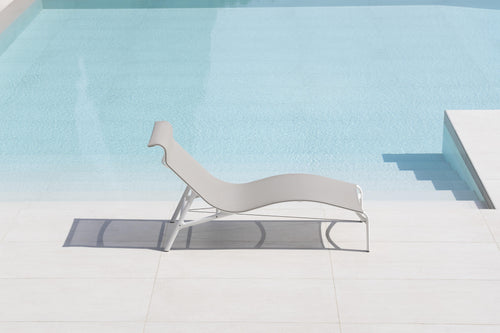 https://a.1stdibscdn.com/alias-419o-longframe-outdoor-chair-in-white-mesh-with-lacquered-aluminum-frame-for-sale-picture-2/22569652/f_308184321665581381407/_Q7I7191_master.jpg