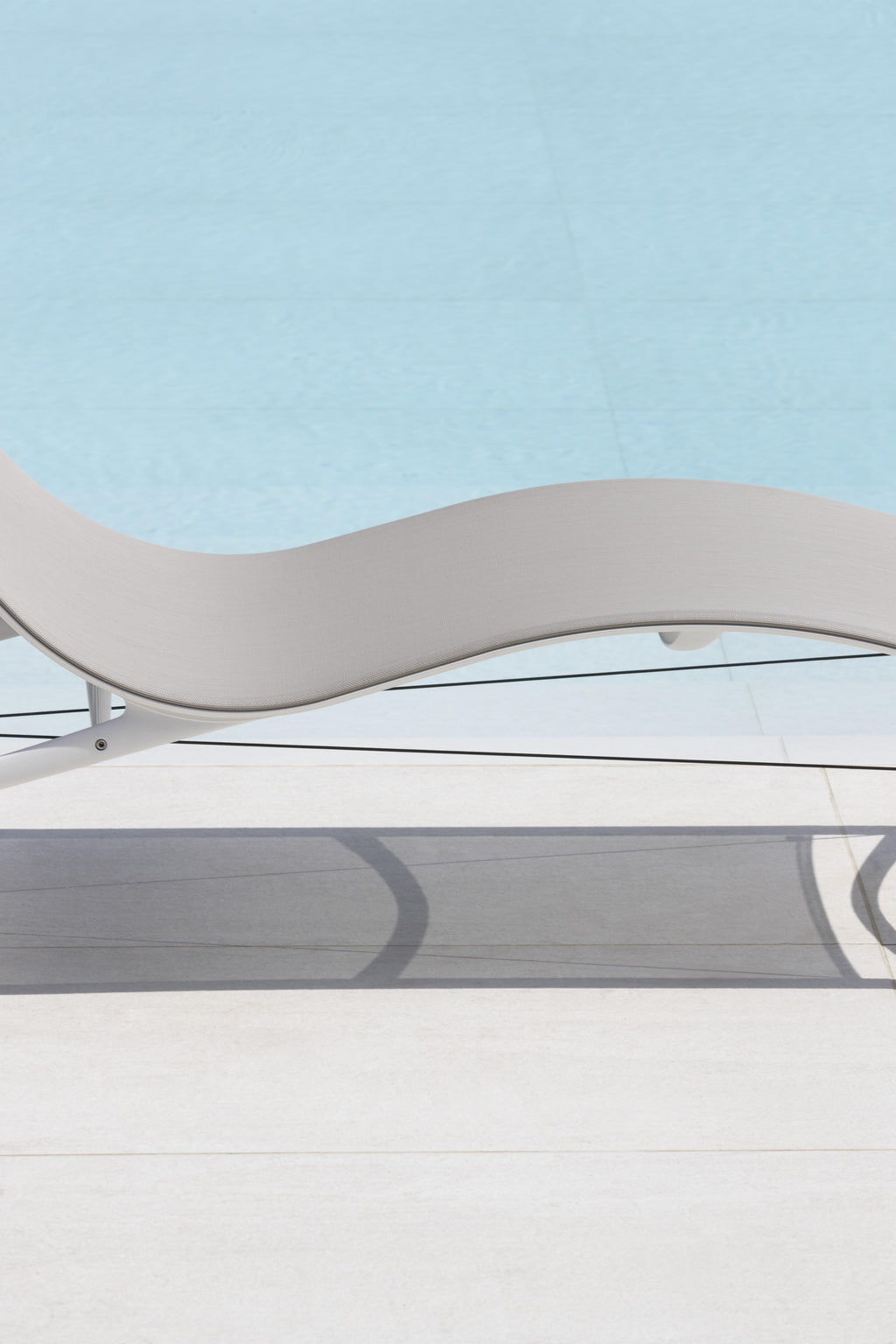 https://a.1stdibscdn.com/alias-419o-longframe-outdoor-chair-in-white-mesh-with-lacquered-aluminum-frame-for-sale-picture-3/22569652/f_308184321665581382051/_Q7I7198_master.jpg