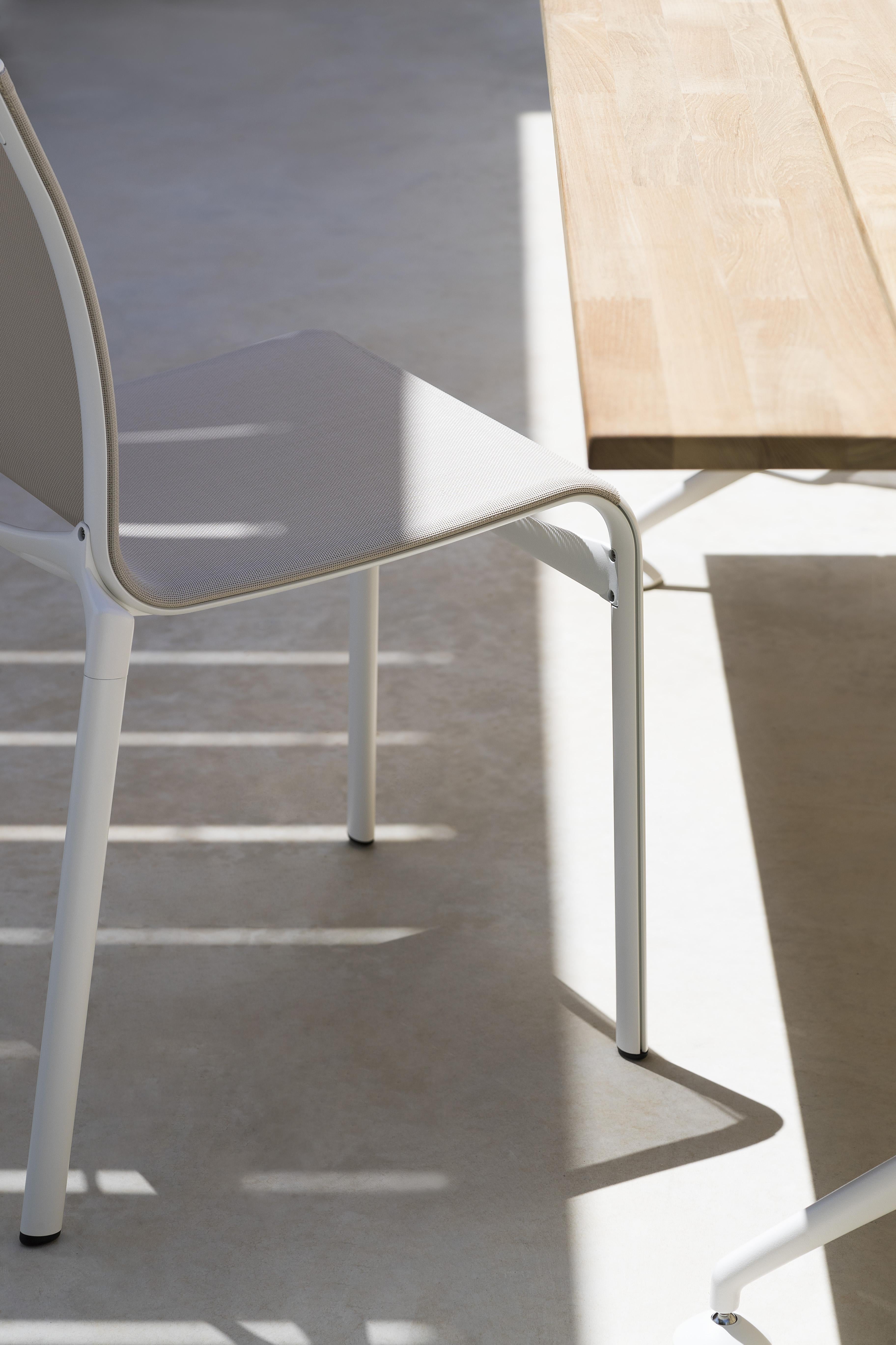 https://a.1stdibscdn.com/alias-highframe-40-chair-in-white-mesh-seat-with-chromed-aluminium-frame-for-sale-picture-7/22569652/f_308166621665574437510/_Q7I7313_master.jpg
