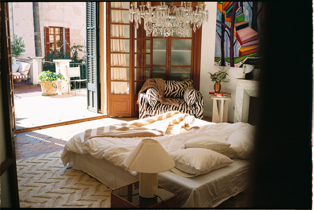 https://a.1stdibscdn.com/zebra-patterned-upholstered-loveseat-model-miles-for-sale-picture-8/f_58912/f_442129121771267758291/R1_07838_0020_master.jpeg