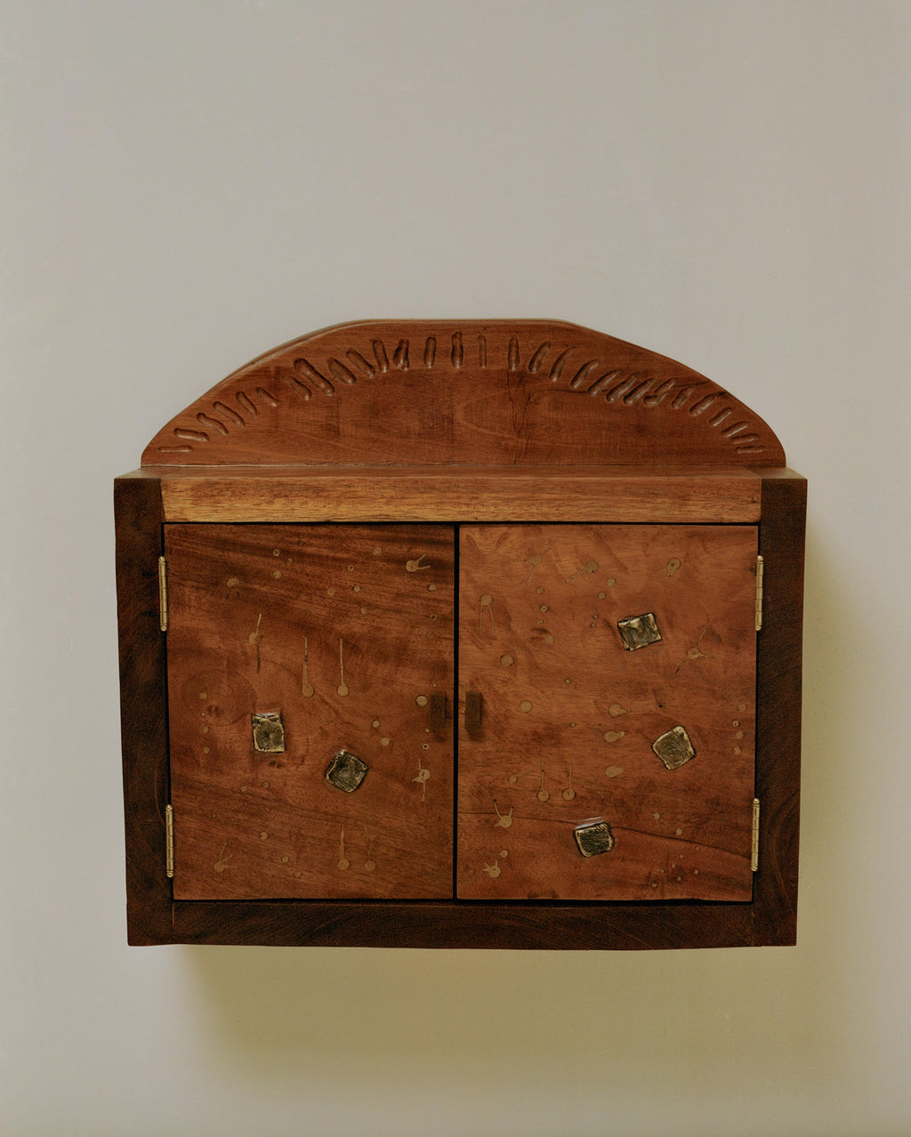 https://a.1stdibscdn.com/cabinet-by-rafael-triboli-for-sale-picture-2/f_85052/f_402321721718740207661/RAFA_TRIBOLI_2024_3_13__master.jpg
