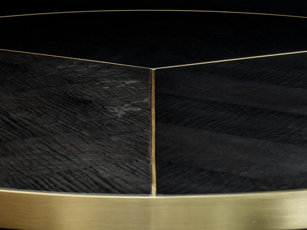 https://a.1stdibscdn.com/brass-and-sikomoro-round-dining-table-57-dia-for-sale-picture-4/f_27693/1580780029480/RAY_DINING_TABLE_21_master.jpg