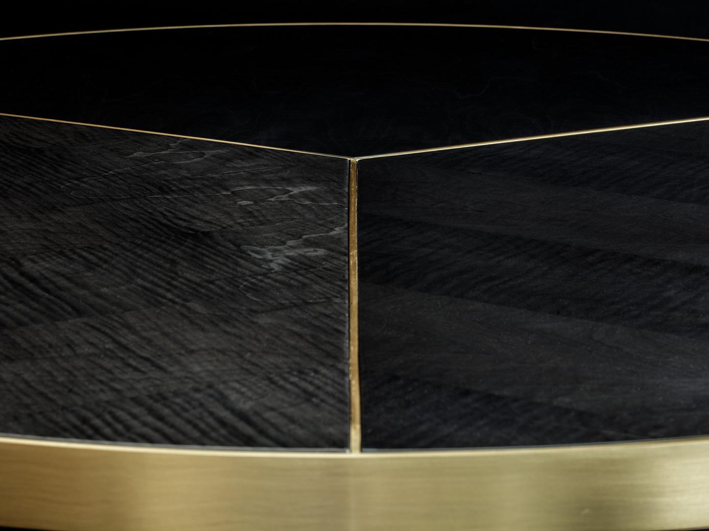 https://a.1stdibscdn.com/brass-and-sikomoro-round-dining-table-57-dia-for-sale-picture-4/f_27693/1580780029480/RAY_DINING_TABLE_21_master.jpg