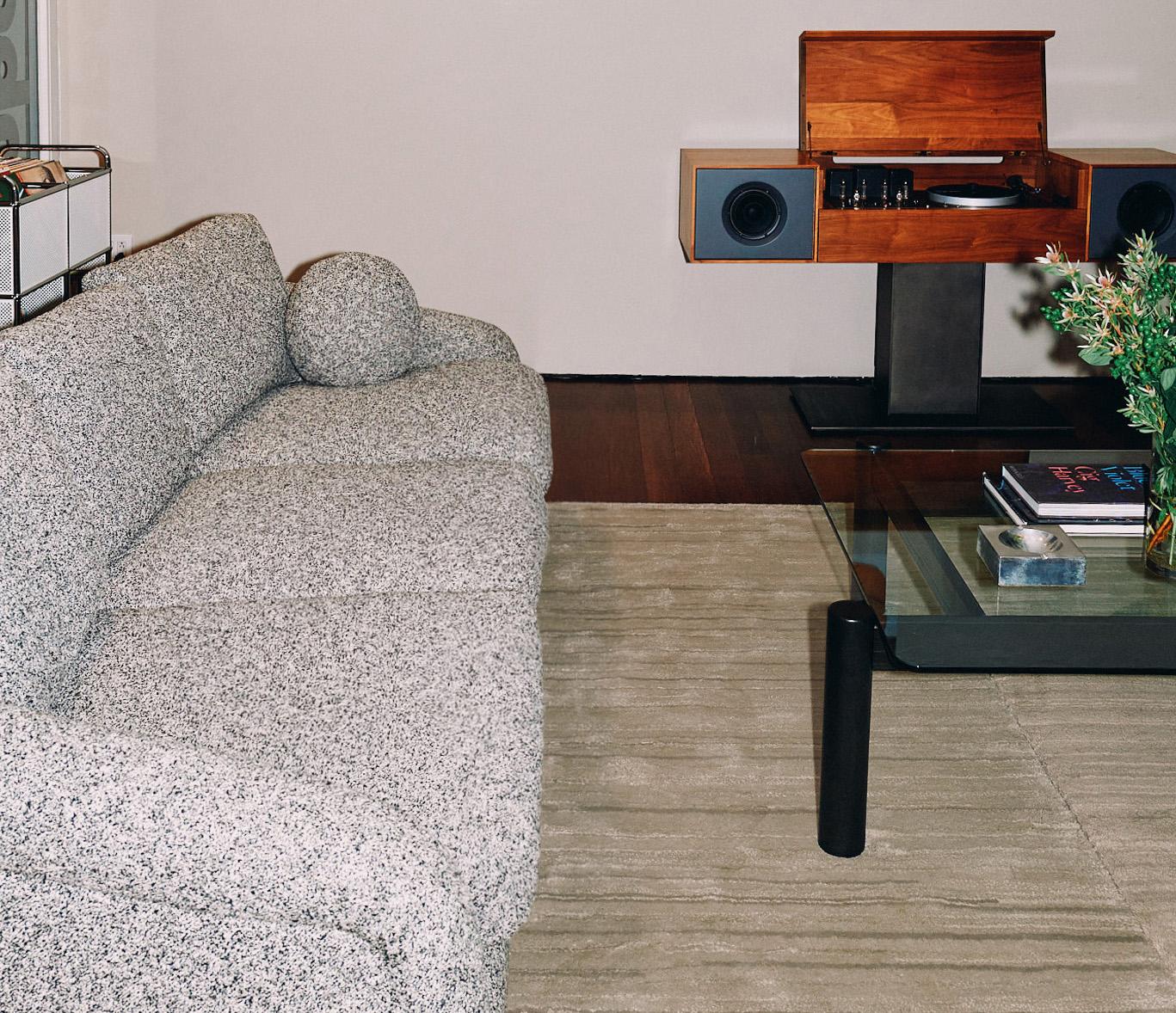 https://a.1stdibscdn.com/super-plush-organic-modern-sofa-in-norwegian-boucle-for-sale-picture-10/f_27523/f_479391521765386957840/RL_JELLYROLL_SOFA_02_master.jpg