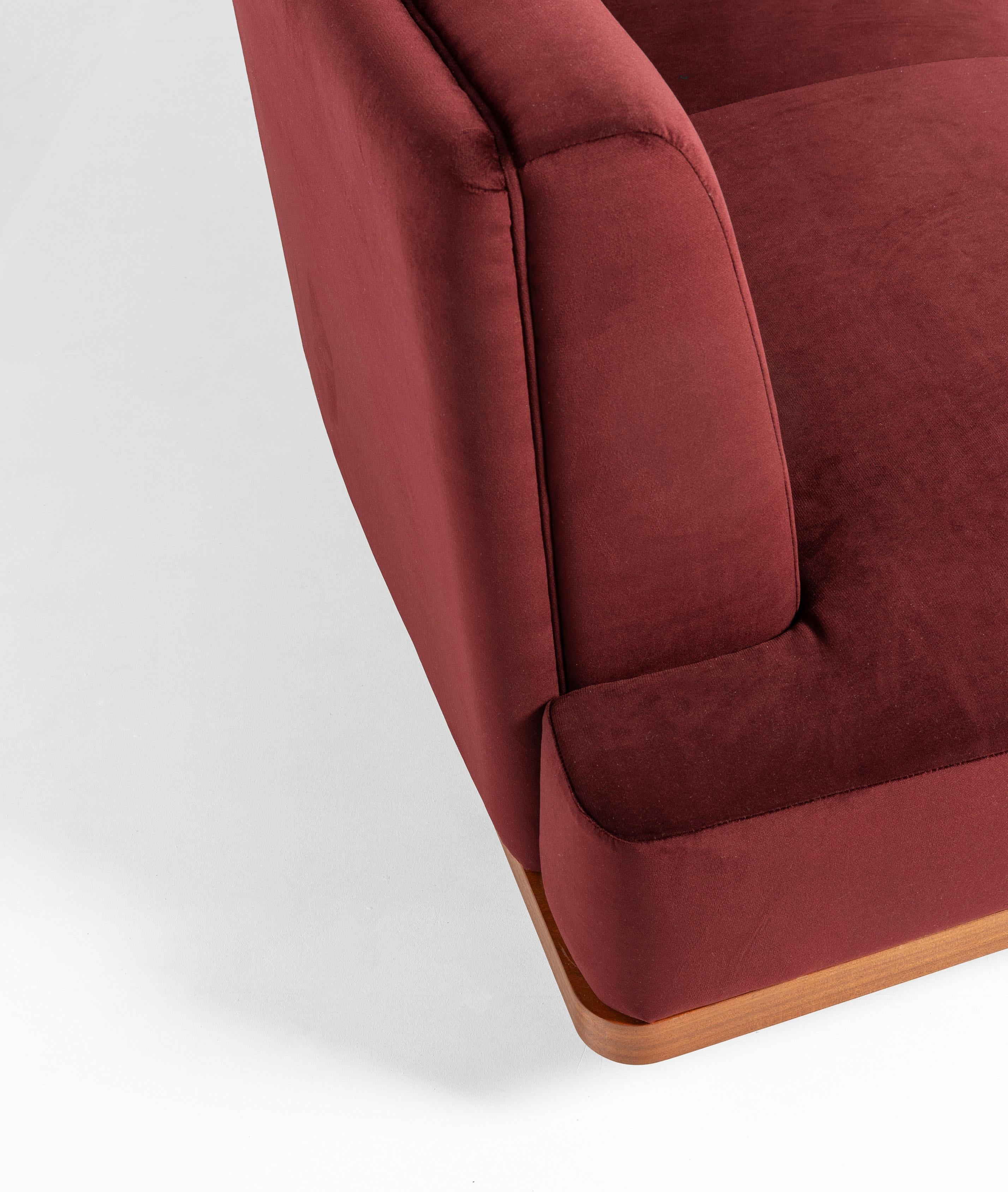 https://a.1stdibscdn.com/red-wine-wild-back-curve-sofa-with-back-cabinet-by-lorenza-bozzoli-for-sale-picture-2/f_46131/f_450869821747656165574/_ROB1141_master.jpg