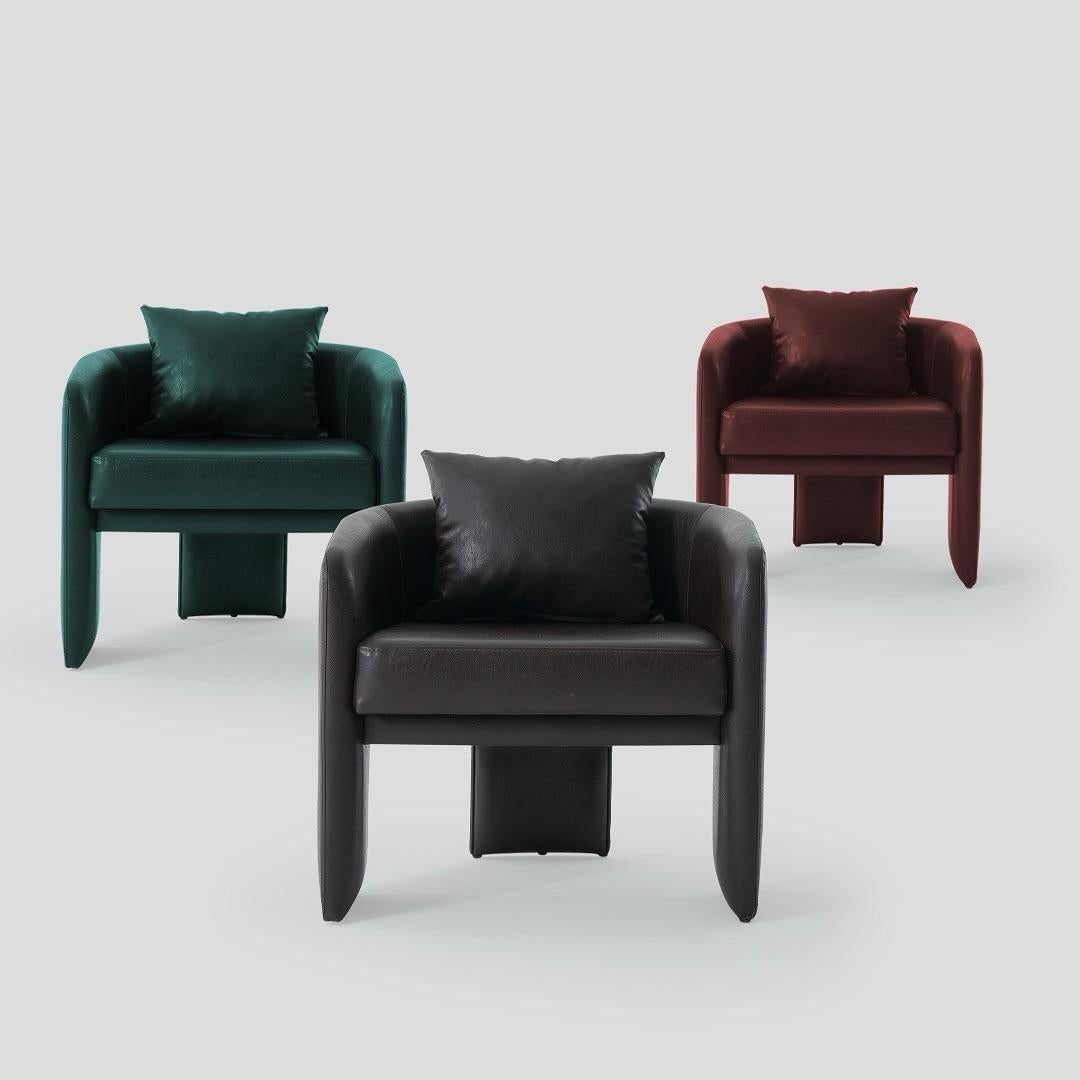 https://a.1stdibscdn.com/leather-arm-chair-wide-armchair-large-armchair-for-sale-picture-2/f_91932/f_444533421744284189220/RSAKA_TORALD_1__master.jpg