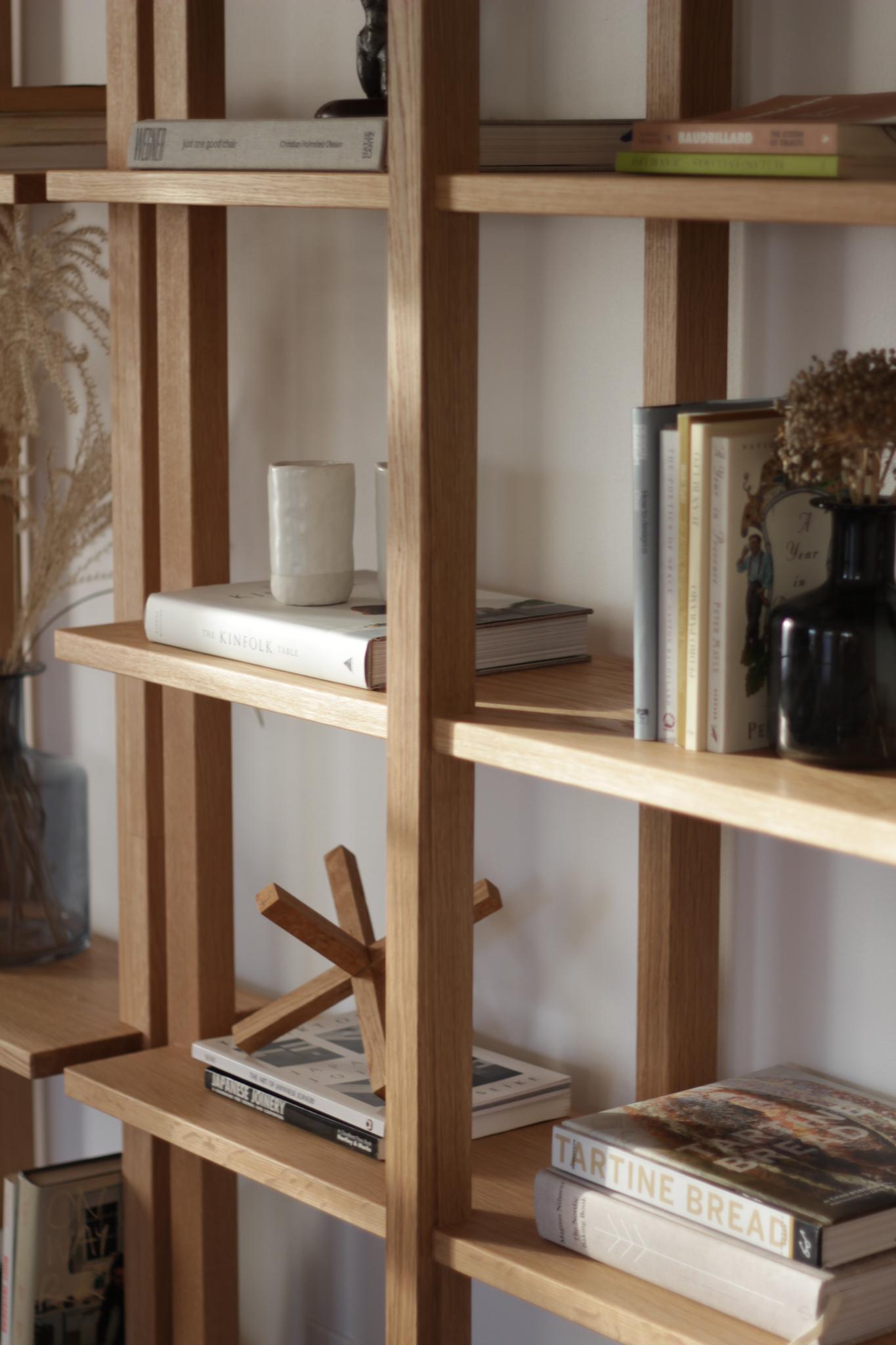 https://a.1stdibscdn.com/rattattan-bookcase-white-oak-by-sin-ca-for-sale-picture-7/f_107712/f_484344321769018675378/Rattattan_Bookshelf_SinCa7_master.jpg