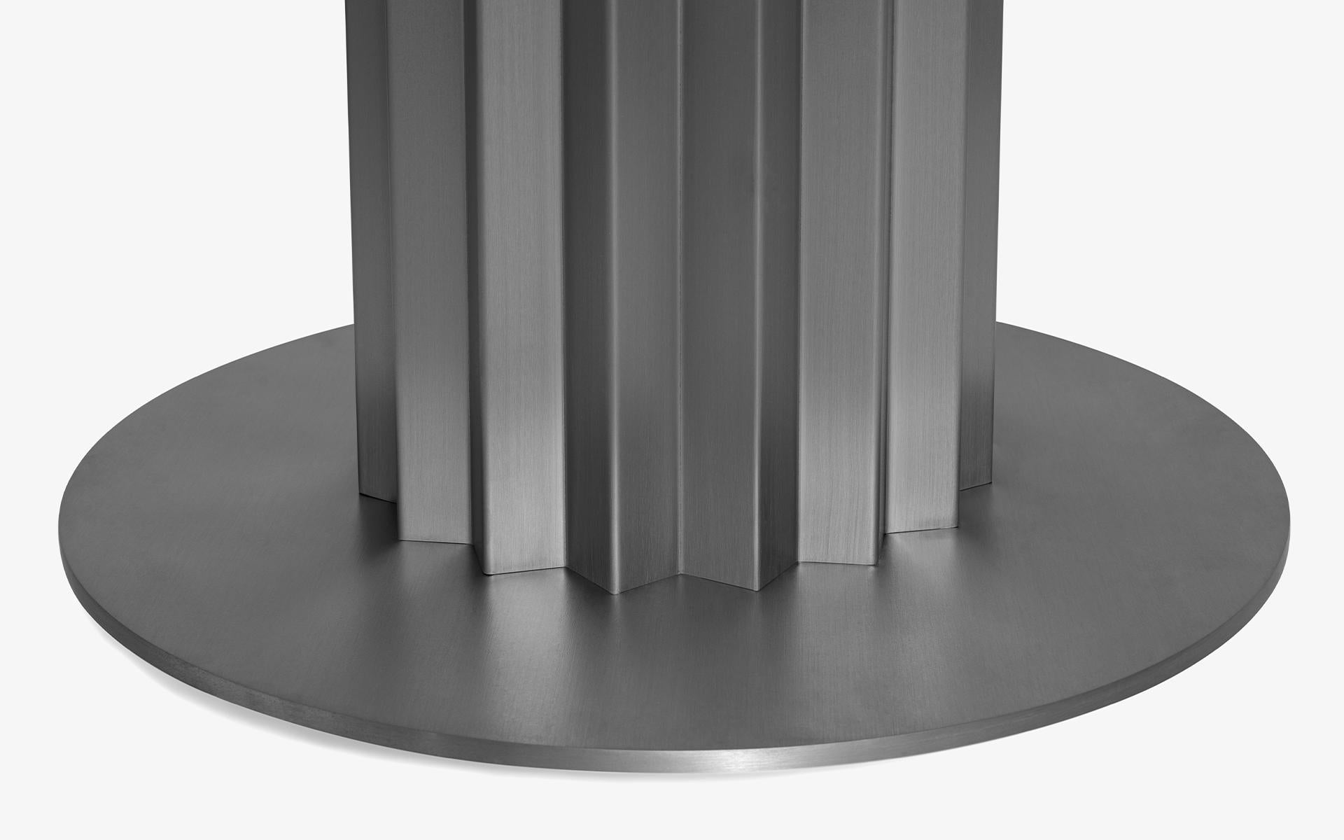 https://a.1stdibscdn.com/recalled-dining-table-in-matt-chrome-metal-leg-and-marble-top-for-sale-picture-6/f_62262/f_461854921754643573060/Recalled_Masa_DSA5827_20250325__master.jpg