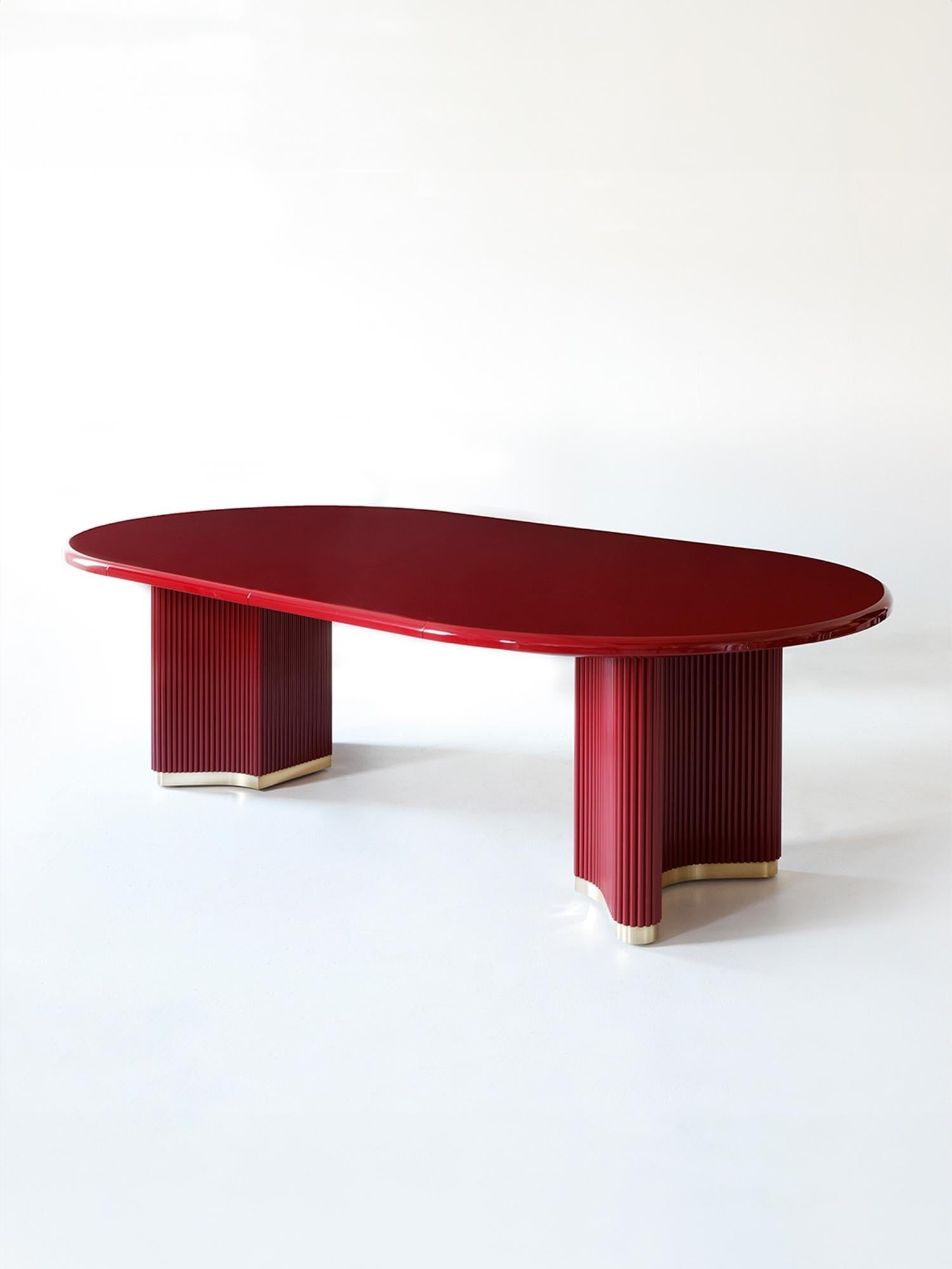 https://a.1stdibscdn.com/carmine-lacquer-dining-table-3-leaves-for-sale-picture-5/f_106392/f_471164421760961155045/RedTableedit_master.jpg