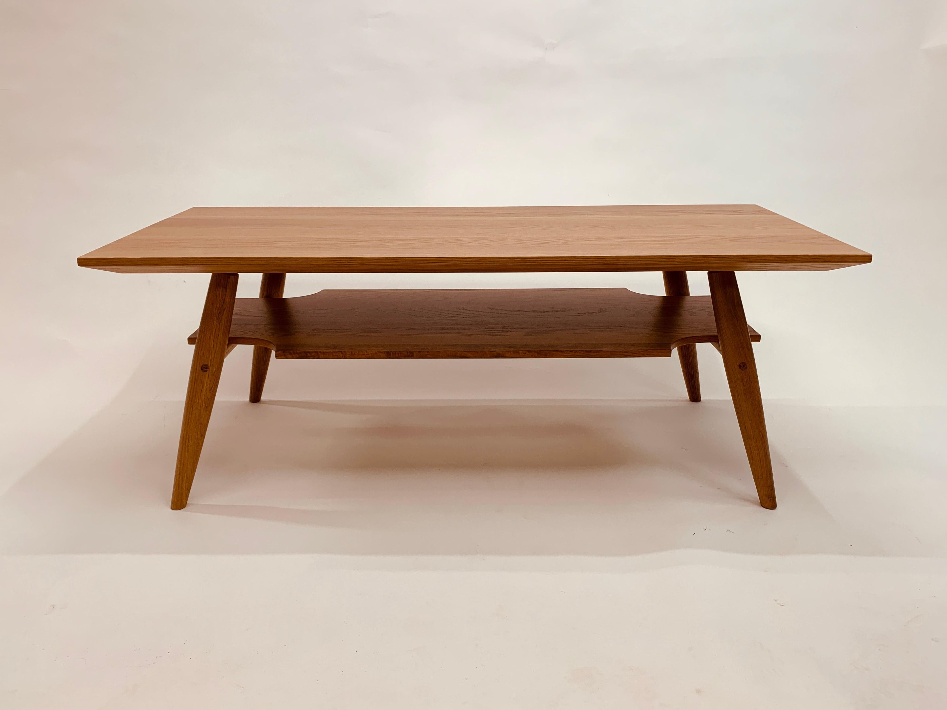 https://a.1stdibscdn.com/carry-underwood-coffee-table-in-red-oak-for-sale-picture-3/f_99452/f_418813621728934451090/Red_Oak_1_master.jpg