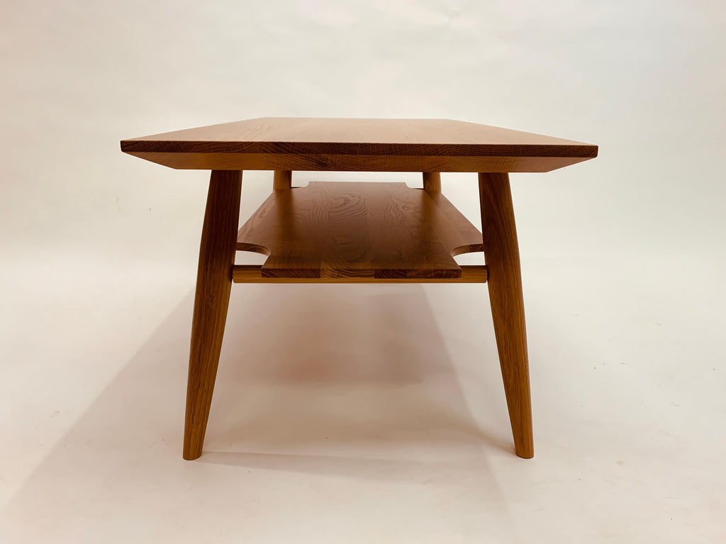 https://a.1stdibscdn.com/carry-underwood-coffee-table-in-red-oak-for-sale-picture-2/f_99452/f_418813621728934499718/Red_Oak_5_master.jpg