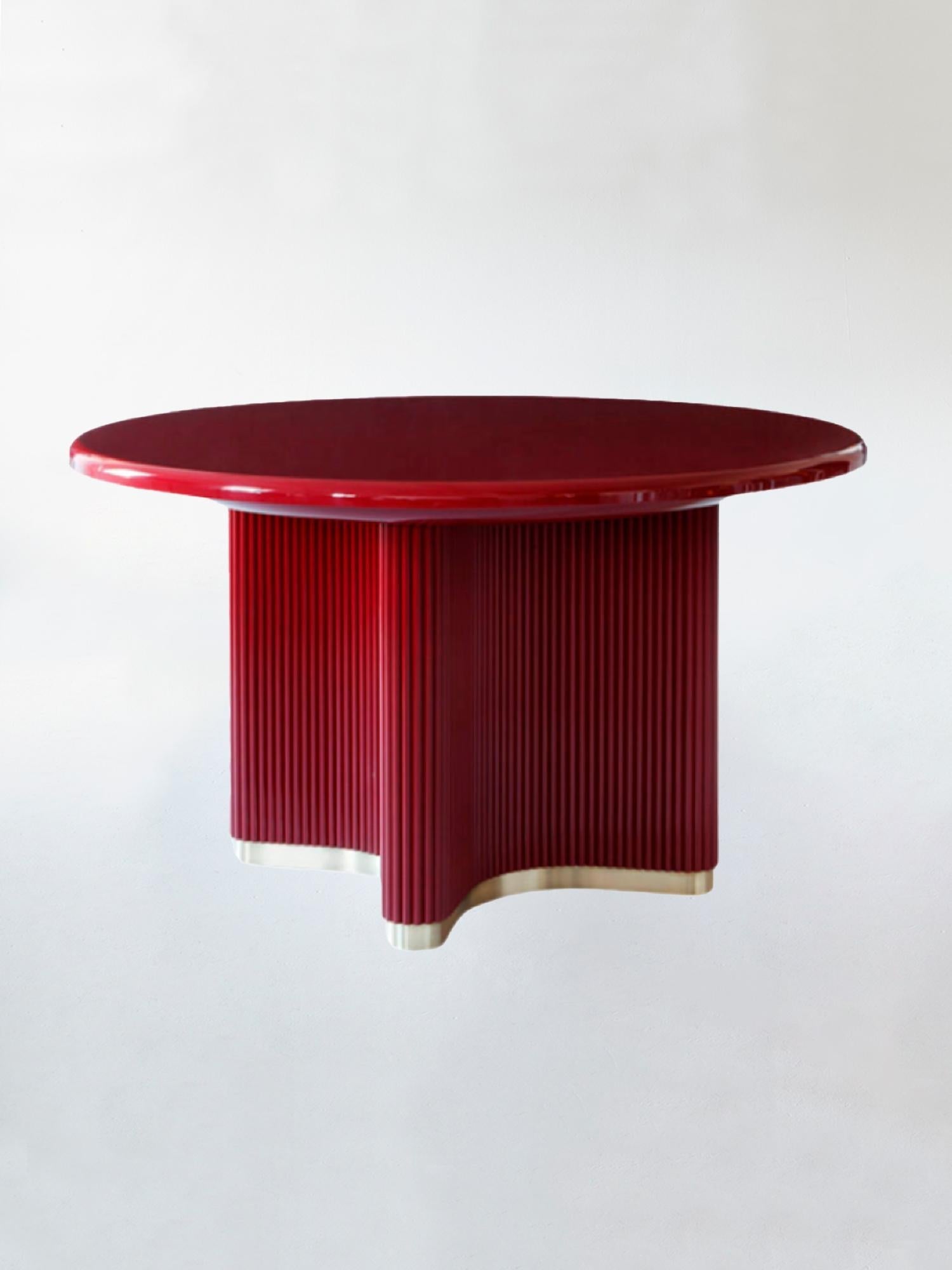 https://a.1stdibscdn.com/carmine-lacquer-dining-table-1-leaf-for-sale-picture-5/f_106392/f_470424921760460288114/Red_Table_0_master.jpg
