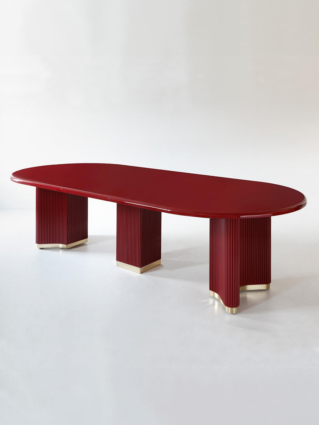 https://a.1stdibscdn.com/carmine-lacquer-dining-table-1-leaf-for-sale-picture-4/f_106392/f_470424921760459762772/Red_Table_1_6e68908e_7297_4008_8fc2_4db72d24f047_master.jpg