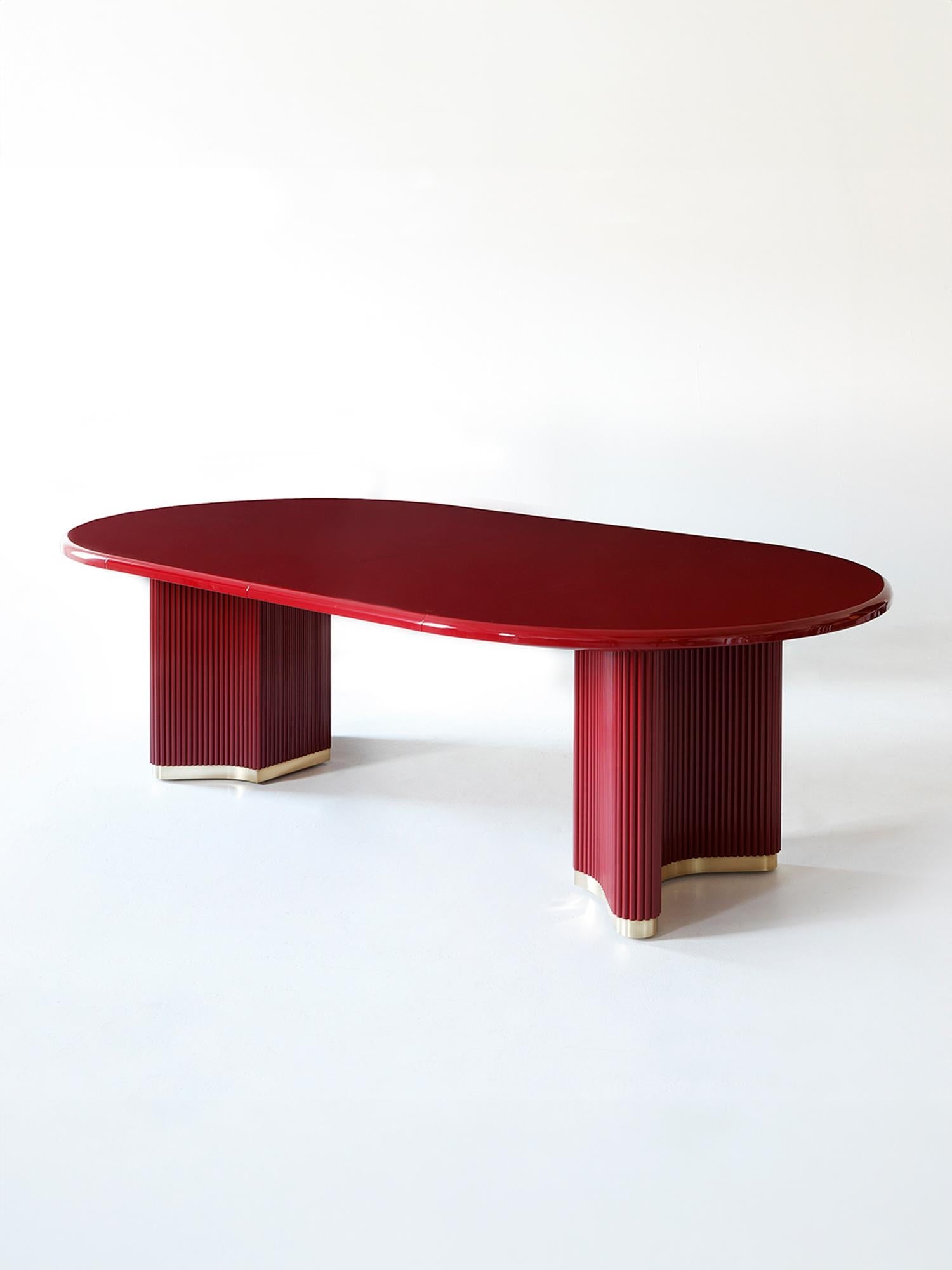 https://a.1stdibscdn.com/carmine-lacquer-dining-table-closed-for-sale-picture-4/f_106392/f_470421221760459008137/Red_Table_2_defaa5e2_2694_4c99_a617_83be4b9d9639_master.jpg