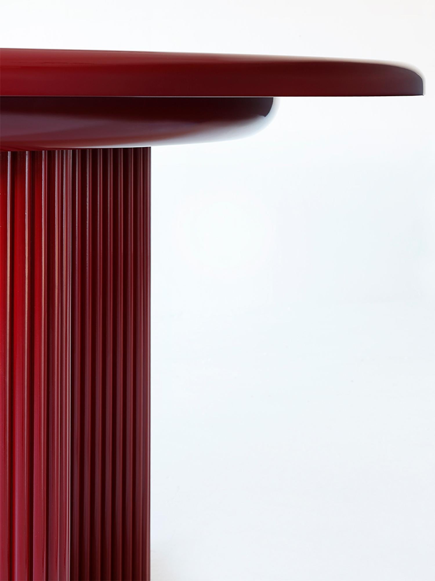 https://a.1stdibscdn.com/carmine-lacquer-dining-table-2-leaves-for-sale-picture-2/f_106392/f_471154721760958643769/Red_Table_6_3c673bcf_0b76_4309_a411_ca6e1b0a5e82_master.jpg