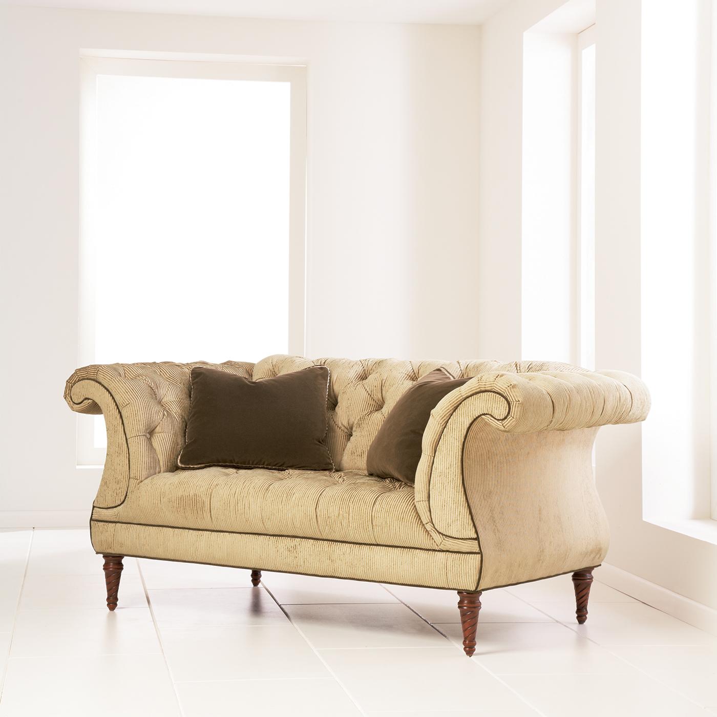 https://a.1stdibscdn.com/regency-style-tufted-lyre-sofa-for-sale-picture-5/f_8038/1603740480876/Regency_Style_Tufted_Lyre_Sofa_4_master.jpg