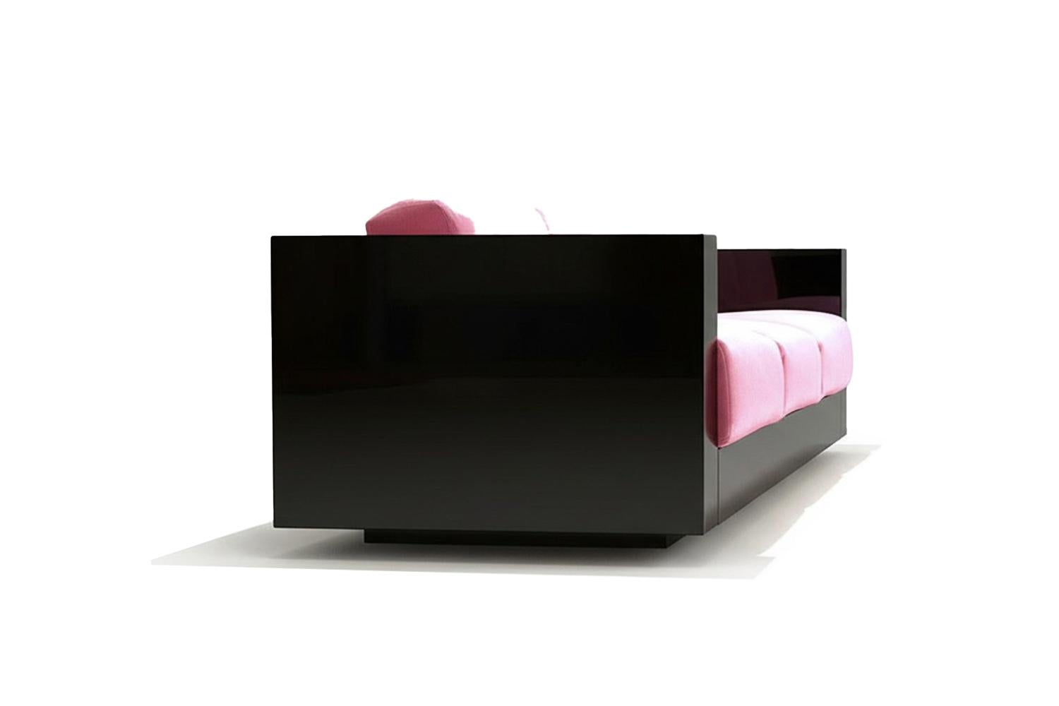 https://a.1stdibscdn.com/sculptural-contemporary-pink-and-black-velvet-lacquered-sofa-revolucion-for-sale-picture-4/f_105132/f_456651521756907010801/Revolucio_n_3_2_Black_Pink_master.jpg