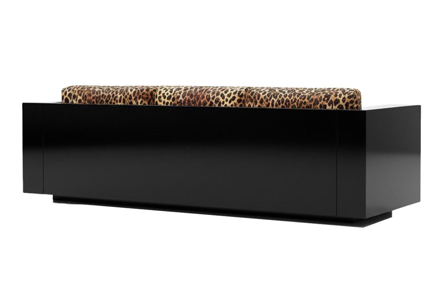 https://a.1stdibscdn.com/sculptural-contemporary-leopard-velvet-and-black-lacquered-sofa-revolucion-for-sale-picture-4/f_105132/f_466706721757947062918/Revolucio_n_4_Black_Leopard_master.jpg