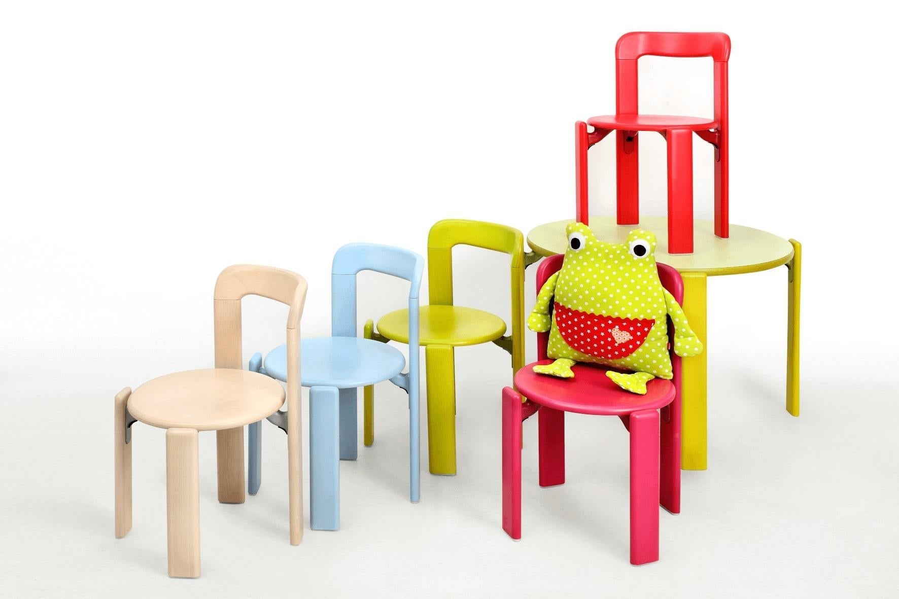 https://a.1stdibscdn.com/1971-dietiker-rey-junior-kids-activity-table-in-blue-by-bruno-rey-in-stock-for-sale-picture-3/f_52842/1591997170548/Rey_Junior_chairs_01_master.jpg