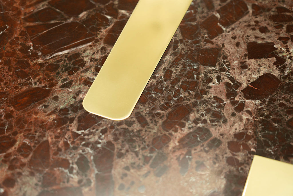 https://a.1stdibscdn.com/rey-21st-century-unique-modern-luxury-center-low-table-in-red-marble-and-brass-for-sale-picture-4/f_55762/f_224186721612536296357/Rey_Low_Table_4_Detail_master.jpg