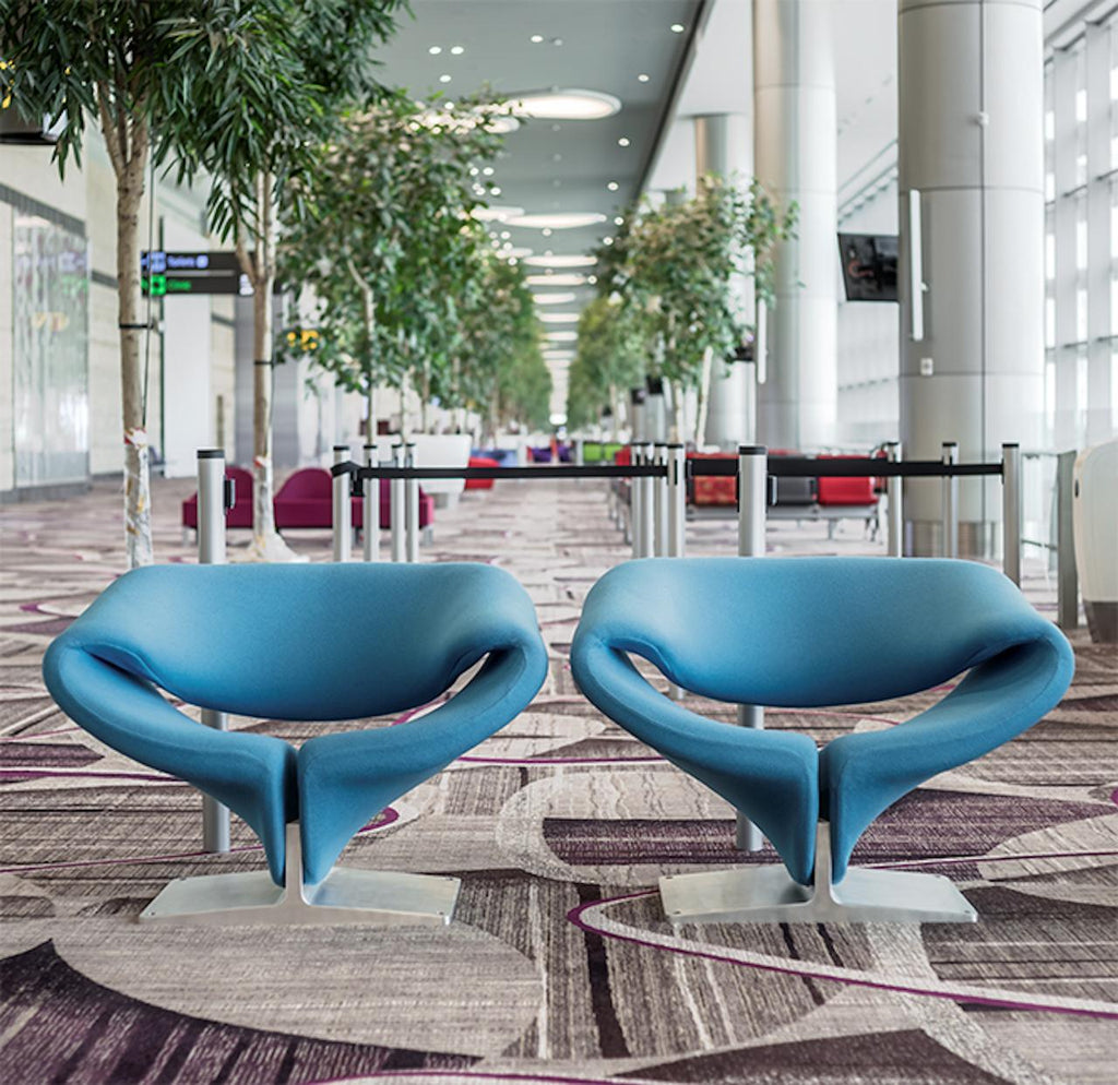 https://a.1stdibscdn.com/customizable-artifort-ribbon-lounge-chair-by-pierre-paulin-for-sale-picture-8/f_44642/f_142633011667173032564/Ribbon_chair_Changi_Airport_Singapore_668x648_master.jpg