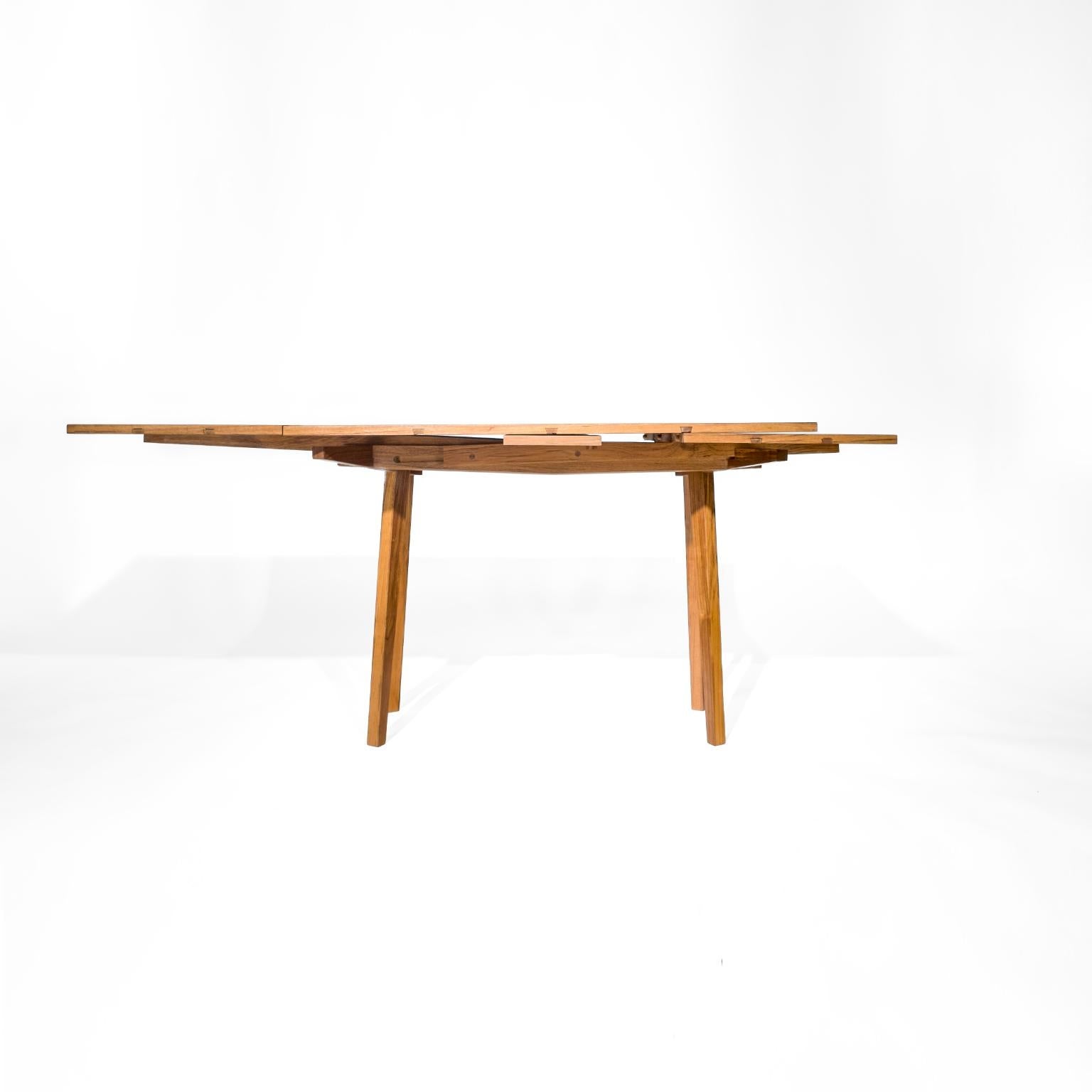 https://a.1stdibscdn.com/dutch-pull-out-table-in-hardwood-with-japanese-joinery-and-danish-aesthetics-for-sale-picture-7/f_55692/f_221722921611080917622/Right_Closing_master.jpg