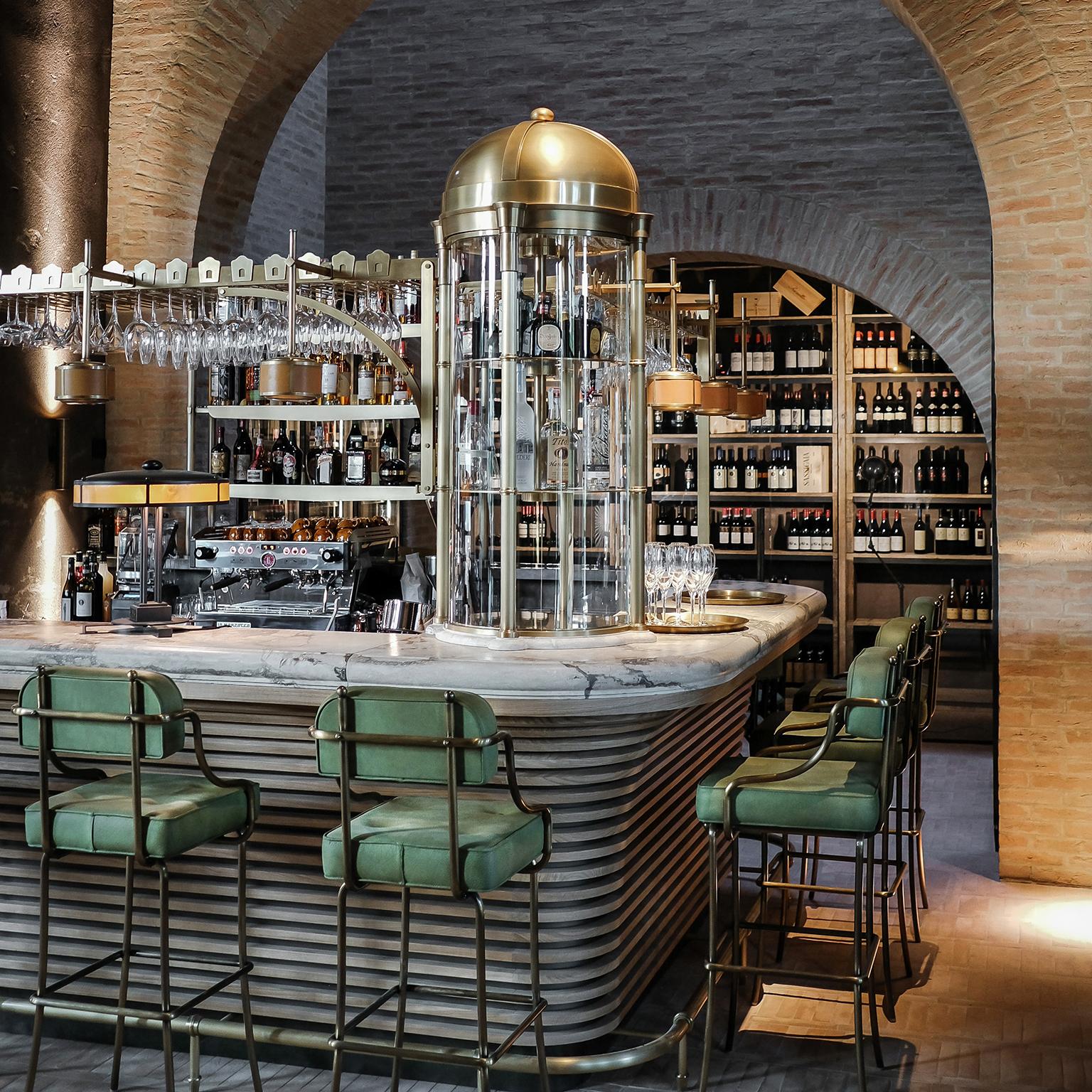 https://a.1stdibscdn.com/the-bar-chair-for-sale-picture-5/f_51171/1579857655692/Ristorante_Alle_Scuderie_and_Bar_Centrale_di_Reschio_20_1_Copy_master.jpg