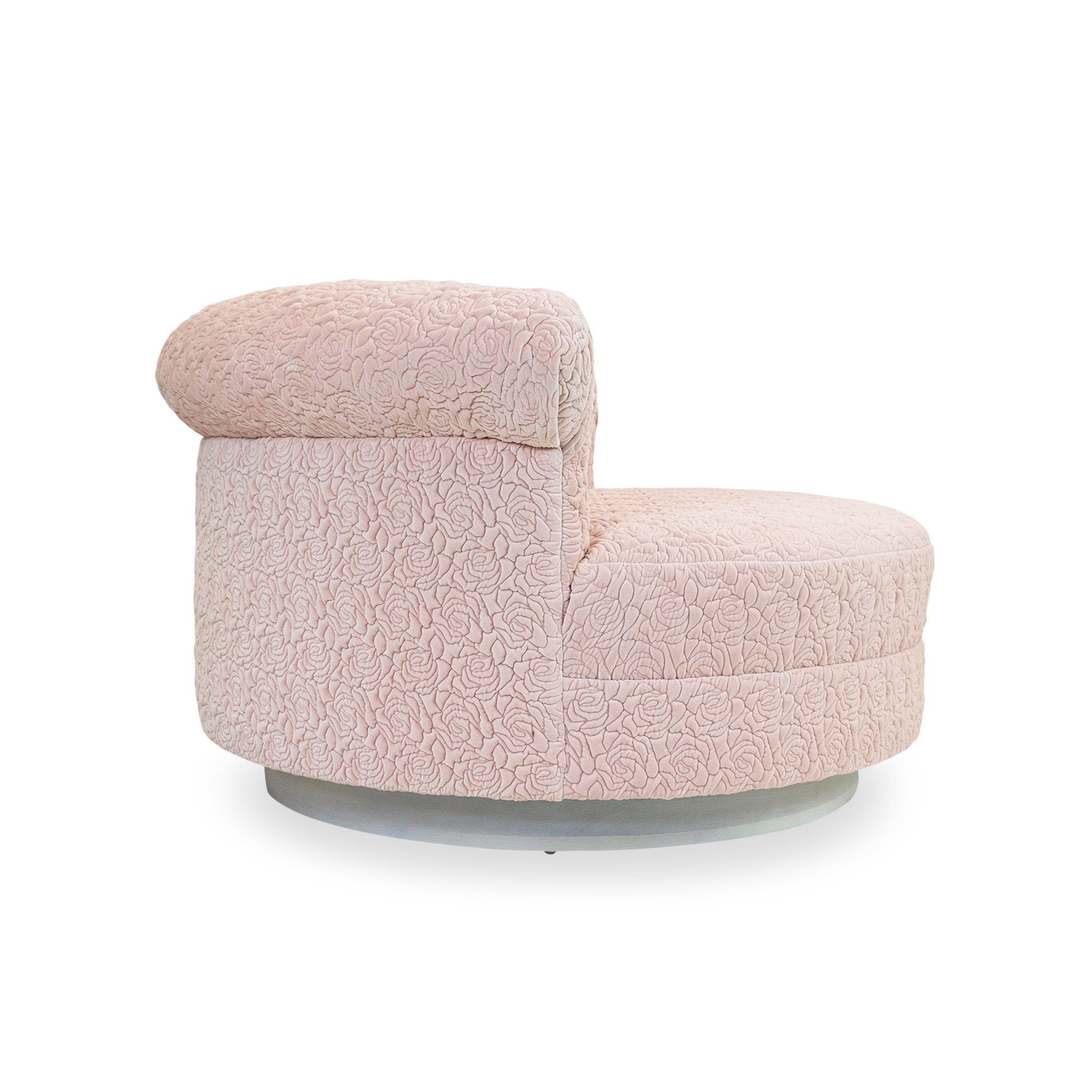 https://a.1stdibscdn.com/oversized-round-lounge-w-light-pink-quilted-rose-upholstery-customizable-for-sale-picture-7/f_21233/f_343998921684774292119/Rose_Circle_Sofa_Side_master.jpg