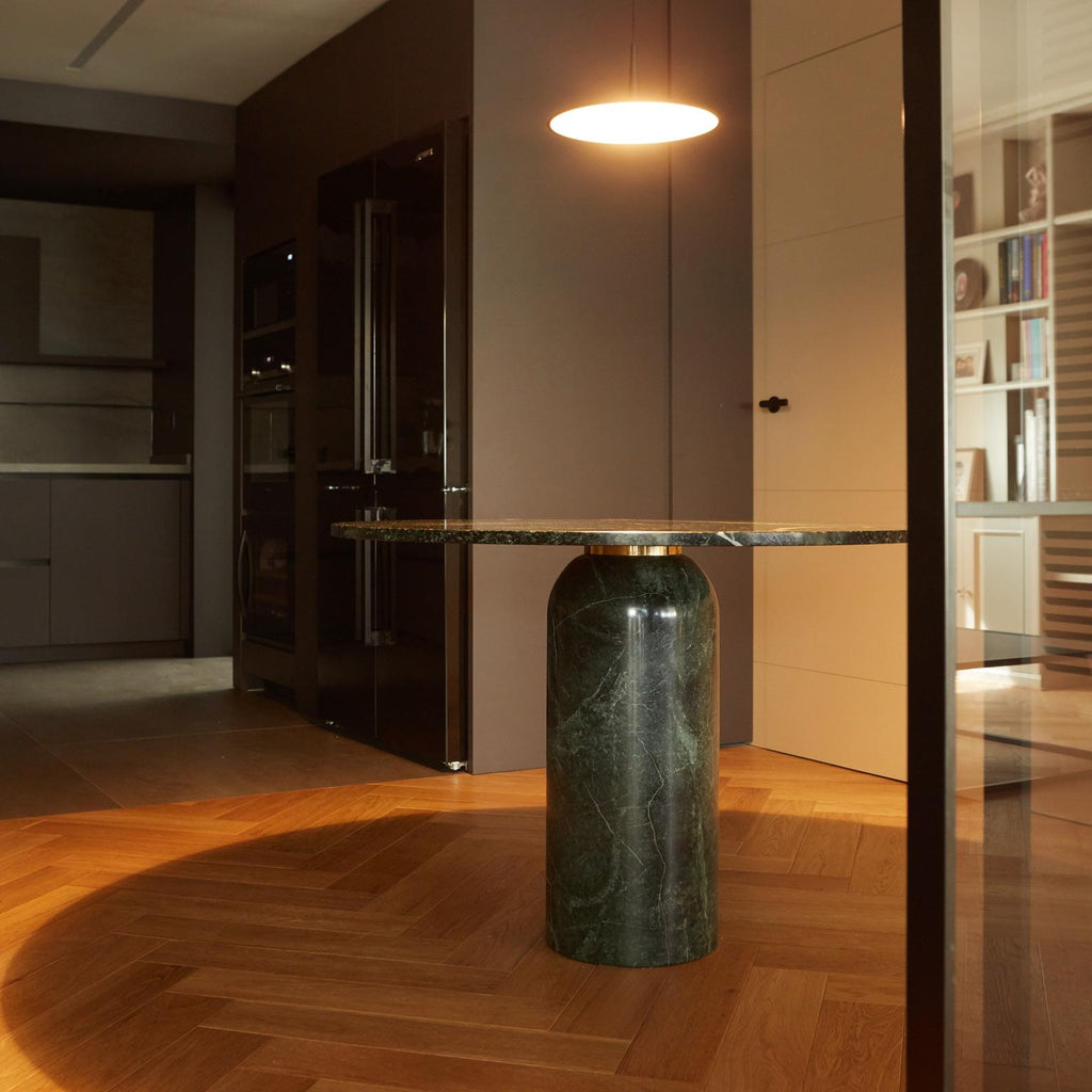 https://a.1stdibscdn.com/solid-green-macael-marble-round-dining-table-with-brass-detail-roser-for-sale-picture-6/44895362/f_467529821758536693614/Roser_05_master.jpg