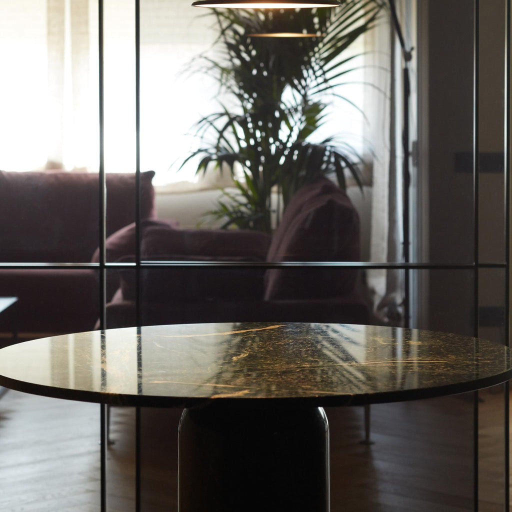https://a.1stdibscdn.com/solid-green-macael-marble-round-dining-table-with-brass-detail-roser-for-sale-picture-10/44895362/f_467529821758536695302/Roser_08_master.jpg