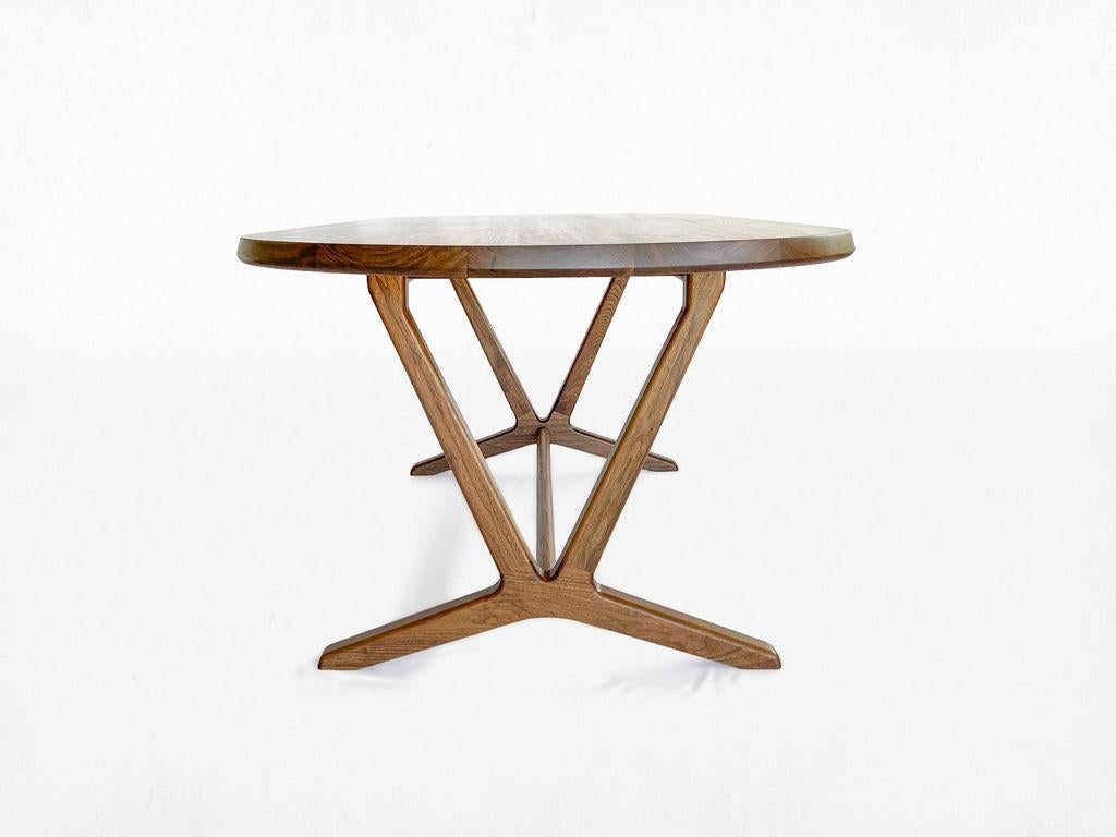 https://a.1stdibscdn.com/walker-table-modern-oval-dining-table-with-sculpted-joinery-for-sale-picture-2/f_53722/f_271176321643382296321/RoundedWalnut_1_master.jpg
