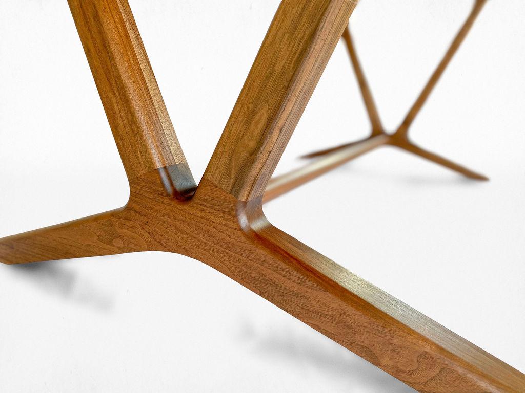 https://a.1stdibscdn.com/walker-table-modern-oval-dining-table-with-sculpted-joinery-for-sale-picture-4/f_53722/f_271176321643382292032/RoundedWalnut_3_master.jpg
