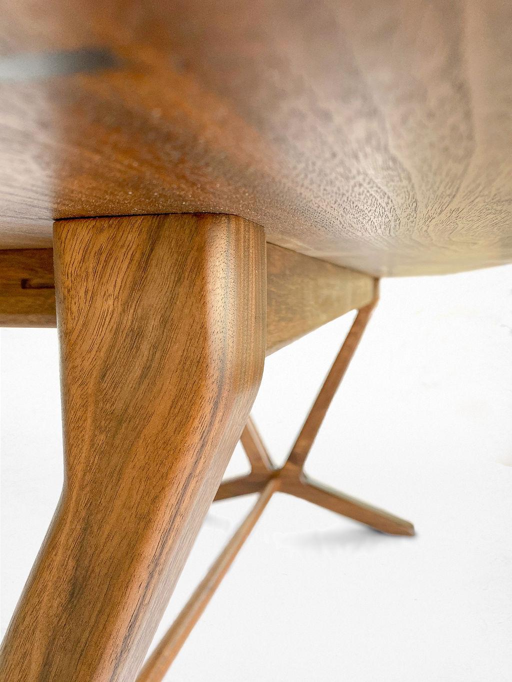 https://a.1stdibscdn.com/walker-table-modern-oval-dining-table-with-sculpted-joinery-for-sale-picture-5/f_53722/f_271176321643382292062/RoundedWalnut_4_master.jpg