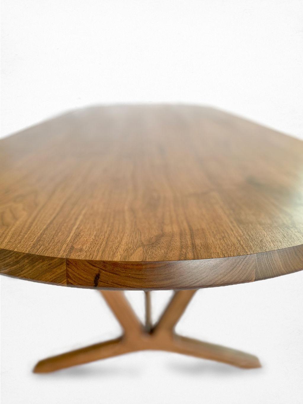 https://a.1stdibscdn.com/walker-table-modern-oval-dining-table-with-sculpted-joinery-for-sale-picture-3/f_53722/f_271176321643382292049/RoundedWalnut_5_master.jpg