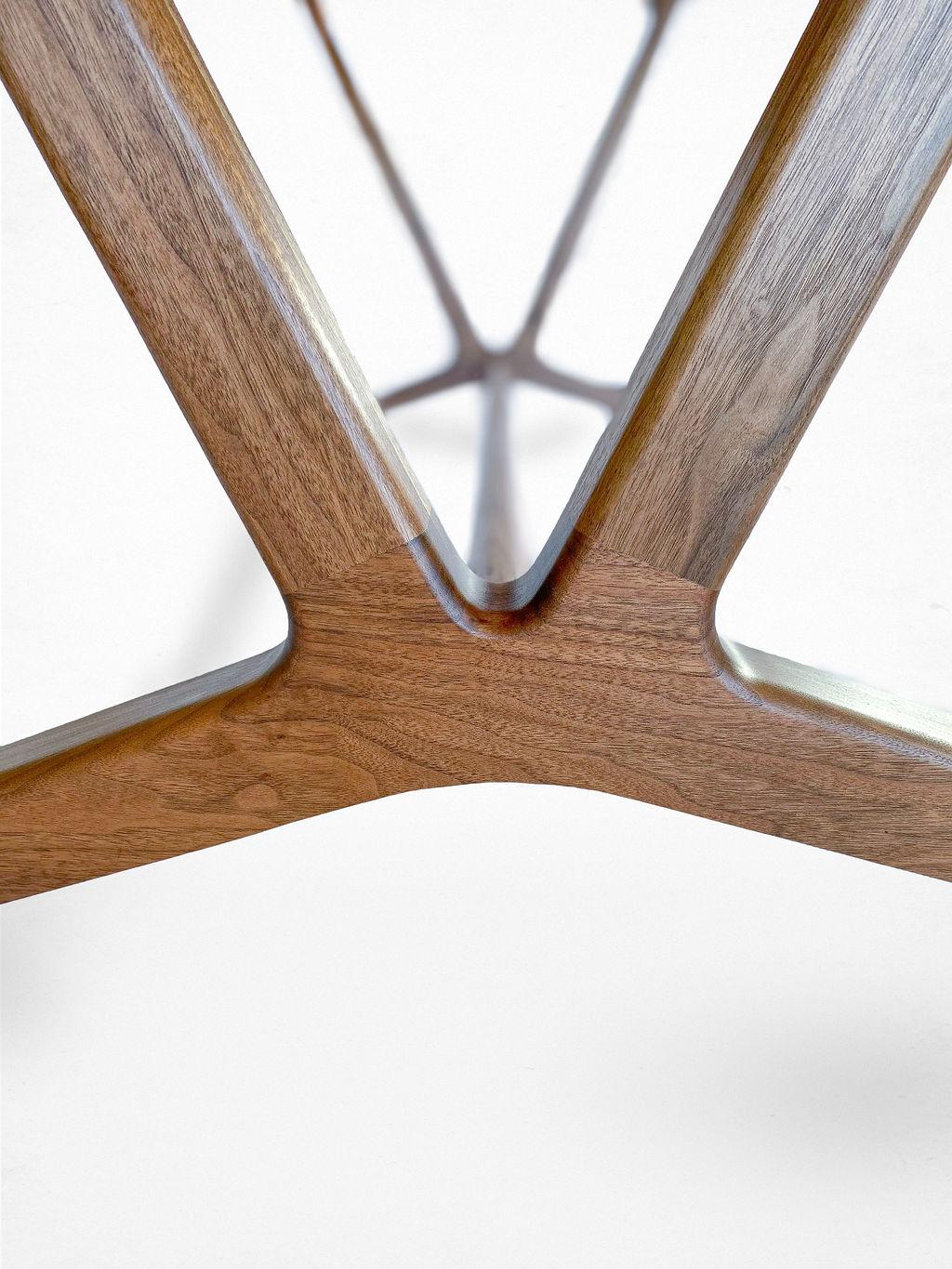 https://a.1stdibscdn.com/walker-table-modern-oval-dining-table-with-sculpted-joinery-for-sale-picture-6/f_53722/f_271176321643382292067/RoundedWalnut_6_master.jpg