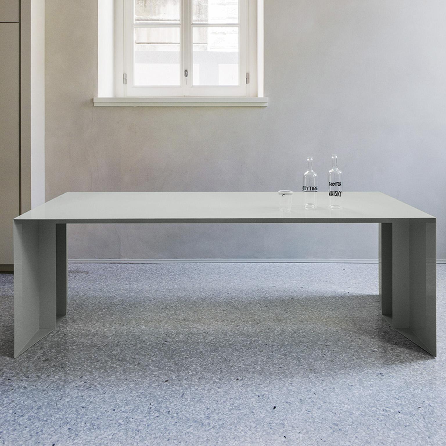 https://a.1stdibscdn.com/s3-iron-dining-table-for-sale-picture-10/f_20243/f_135859621549473707567/S3_table_RAL_7038_1stdibs_master.jpg