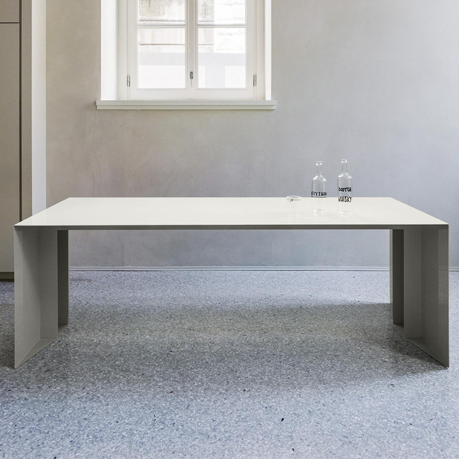 https://a.1stdibscdn.com/s3-iron-dining-table-for-sale-picture-11/f_20243/f_135859621549473708712/S3_table_RAL_9010_1stdibs_master.jpg